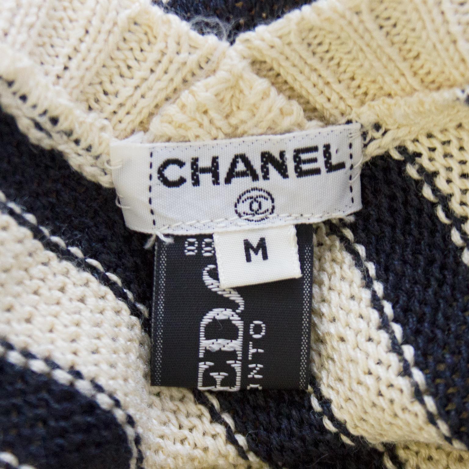 1980er Chanel-Strick-Ensemble mit kurzen Ärmeln in Marineblau im Angebot 1