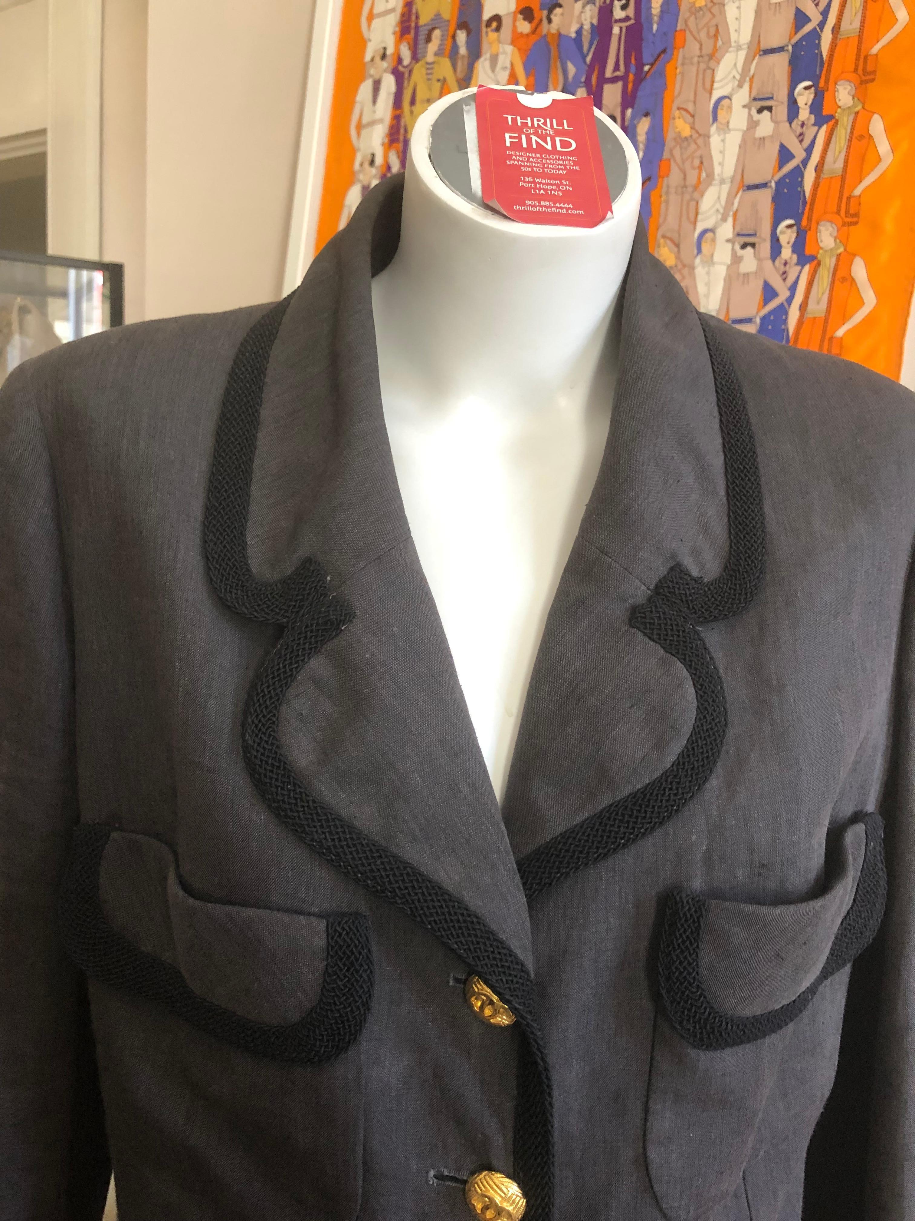 1980s Chanel Linen Suit (42FR) In Good Condition For Sale In Port Hope, ON