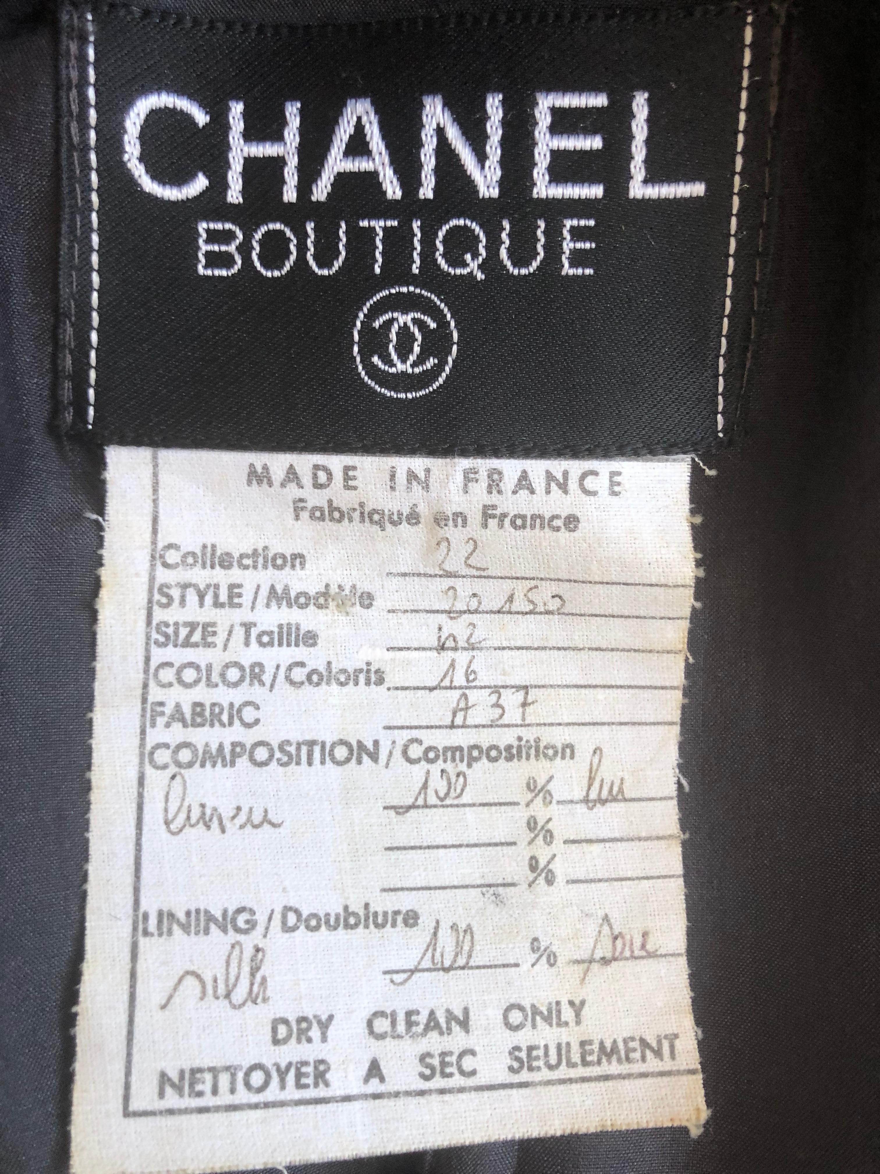 Women's 1980s Chanel Linen Suit (42FR) For Sale