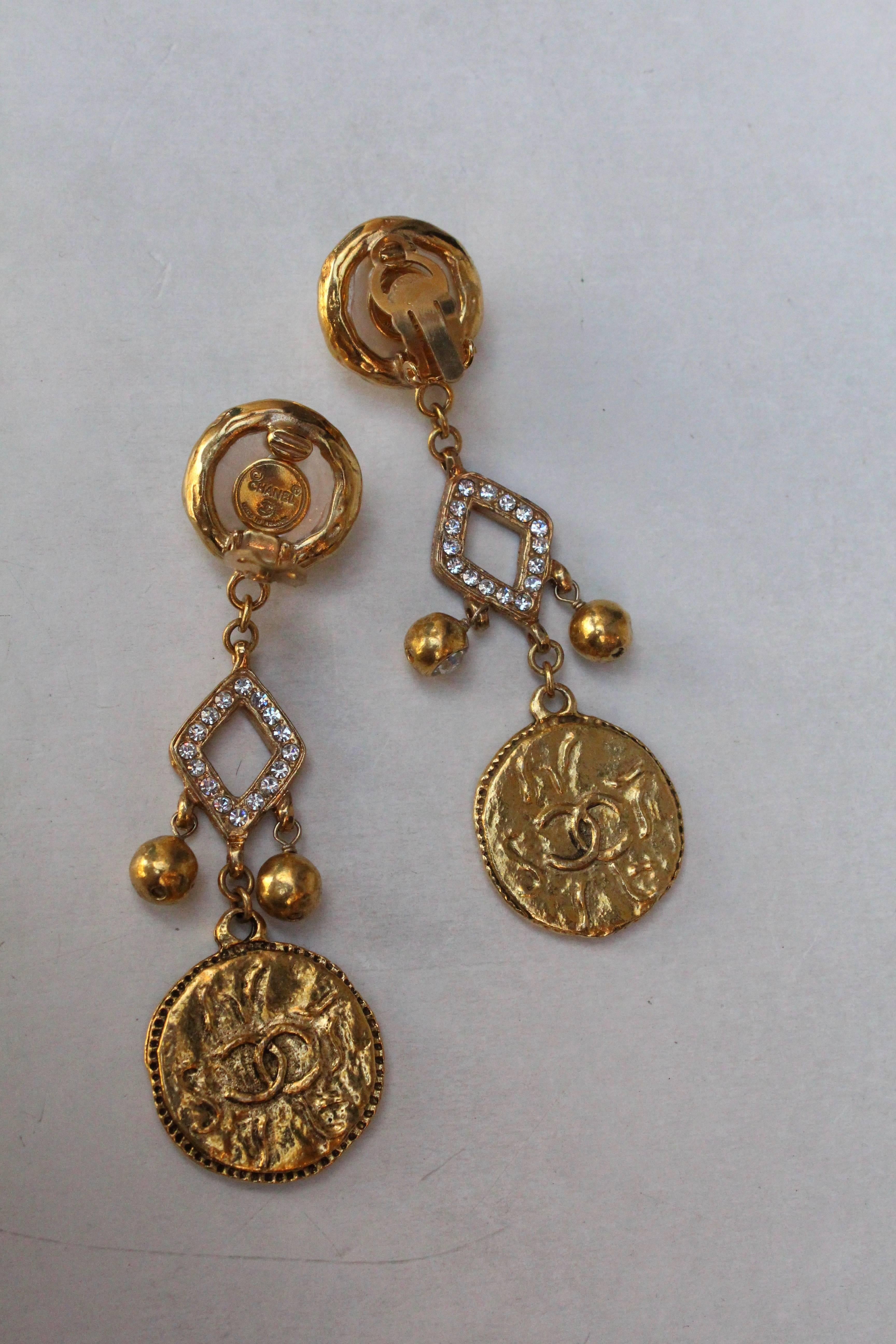 Chanel lovely pair of drop clip on earrings, 1980s  In Excellent Condition In Paris, FR