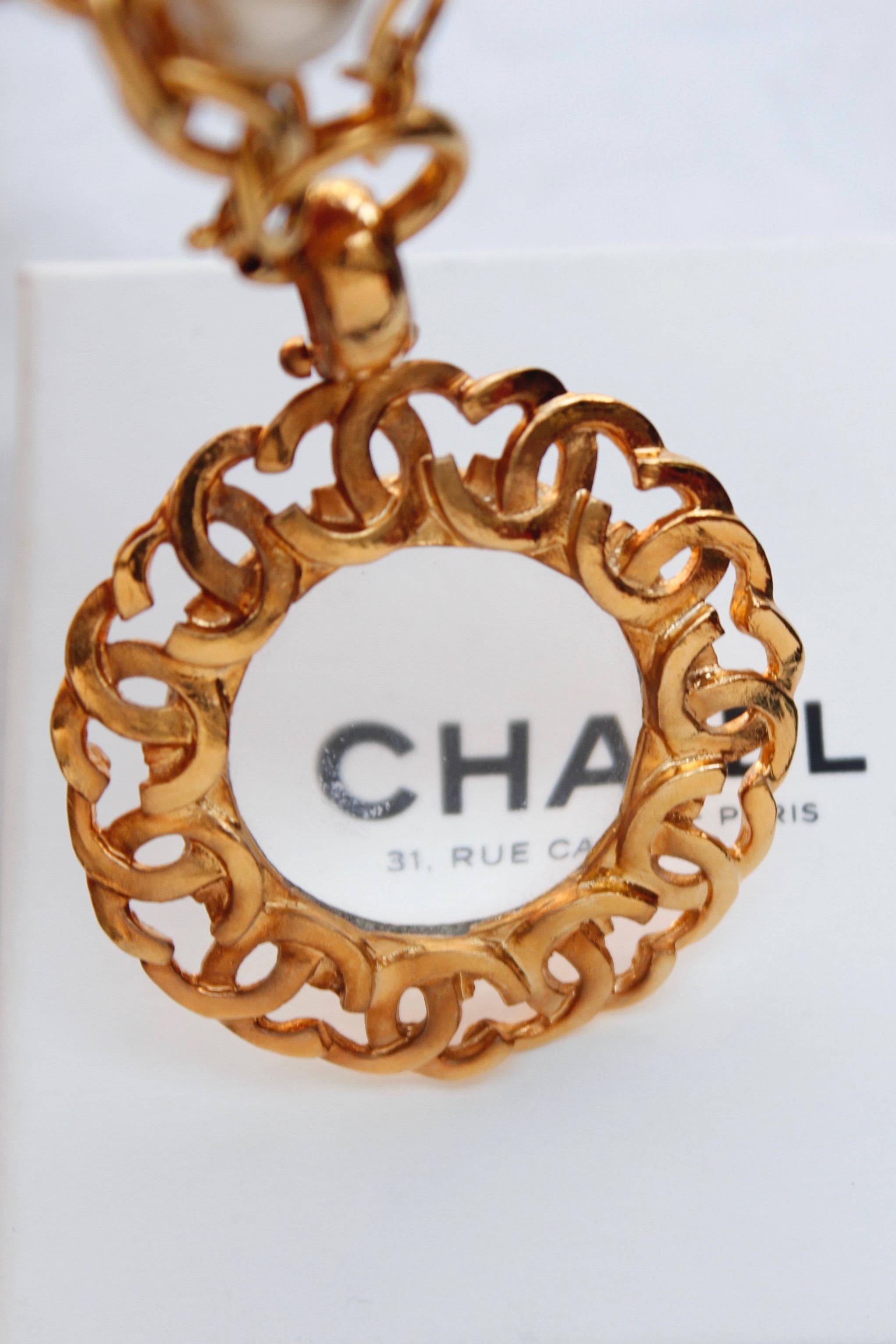Women's 1980s Chanel magnifying glass necklace