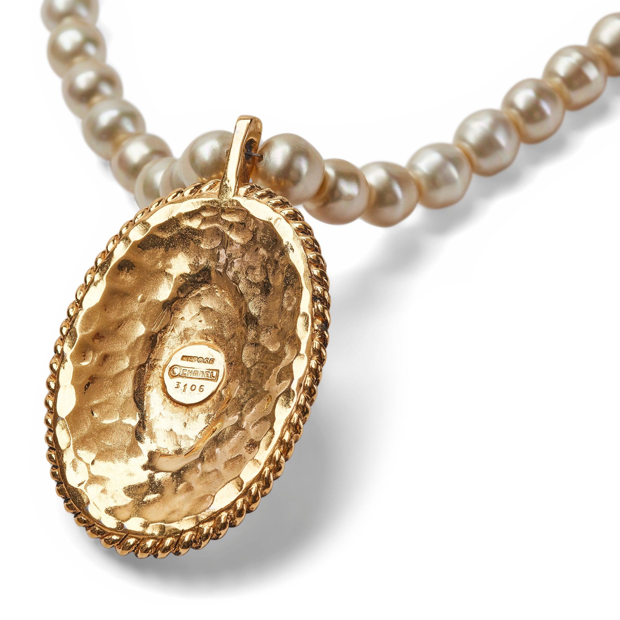 1980s Chanel Pearl and Gripoix Pendant Necklace In Excellent Condition For Sale In London, GB