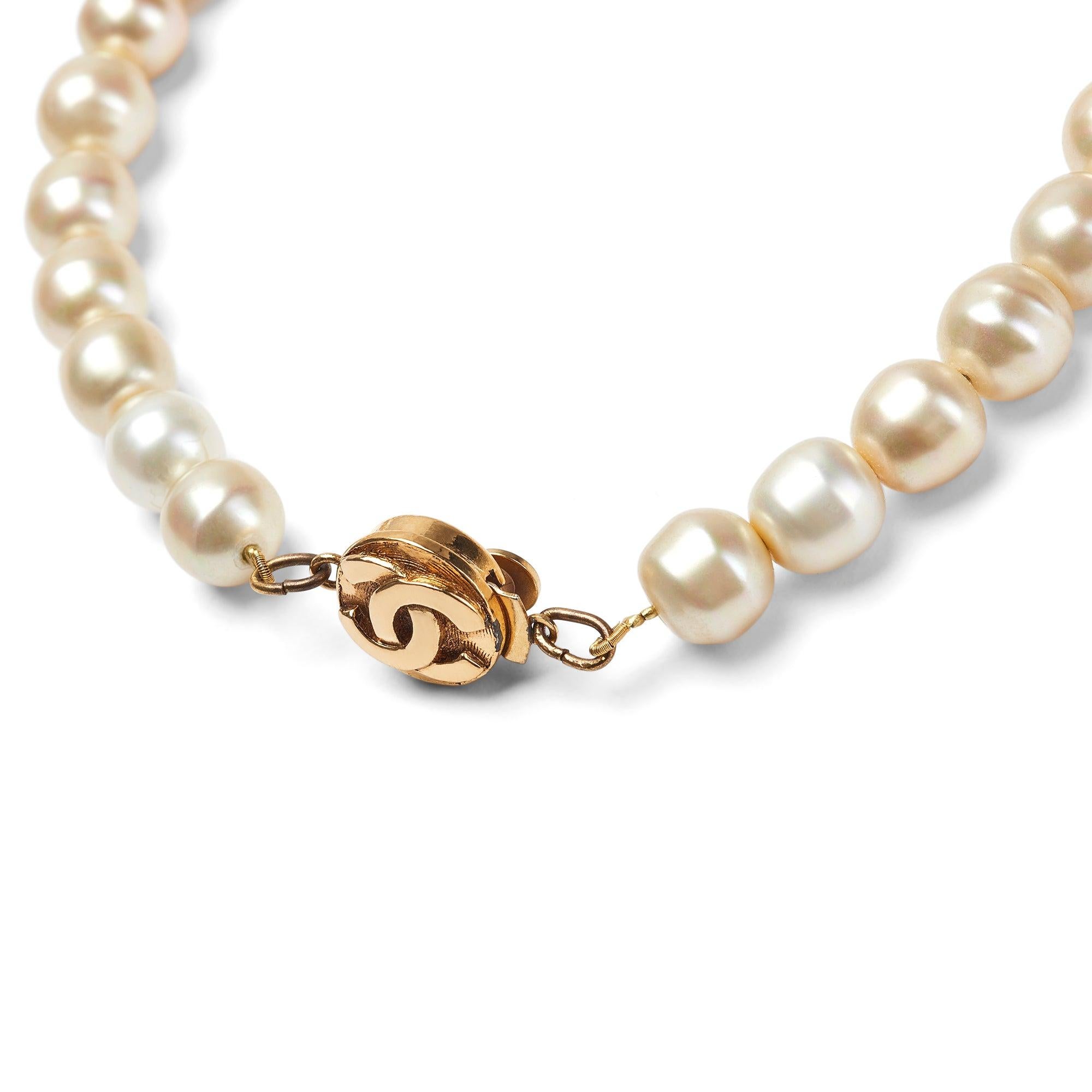 Women's 1980s Chanel Pearl and Gripoix Pendant Necklace For Sale