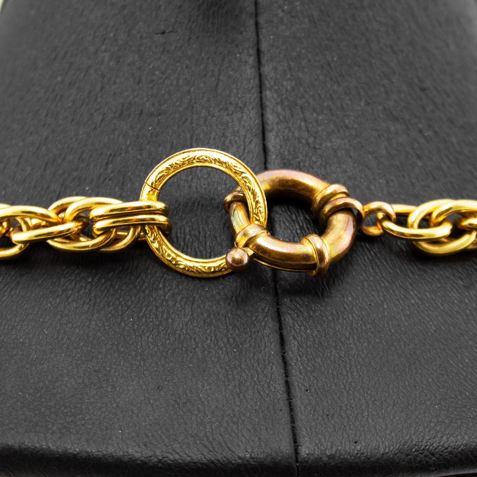 1980er Chanel Halskette aus einer Kette mit ovalen, gravierten Gliedern  im Angebot 2