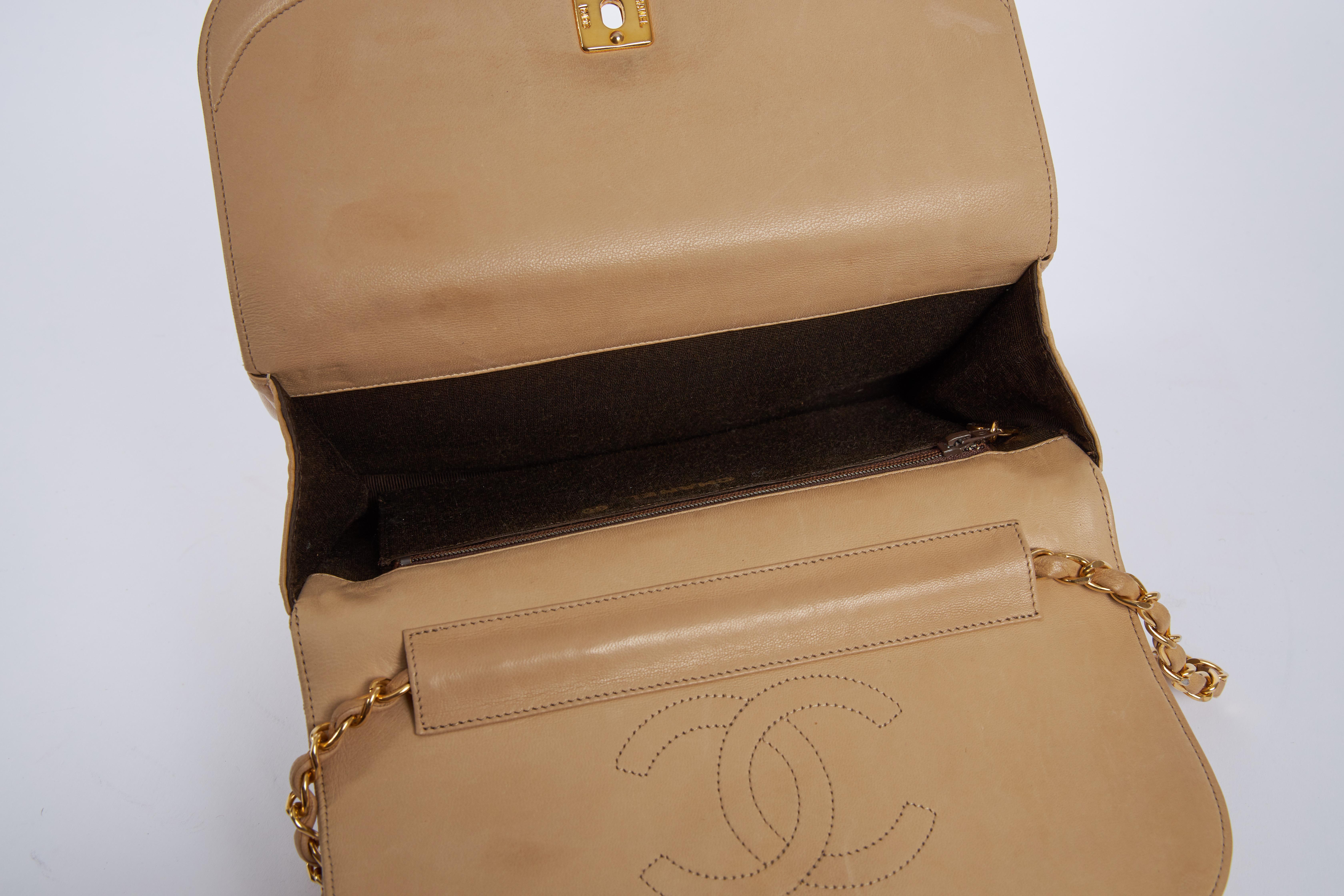Women's 1980's Chanel Vintage Beige Double Flap Quilted Bag