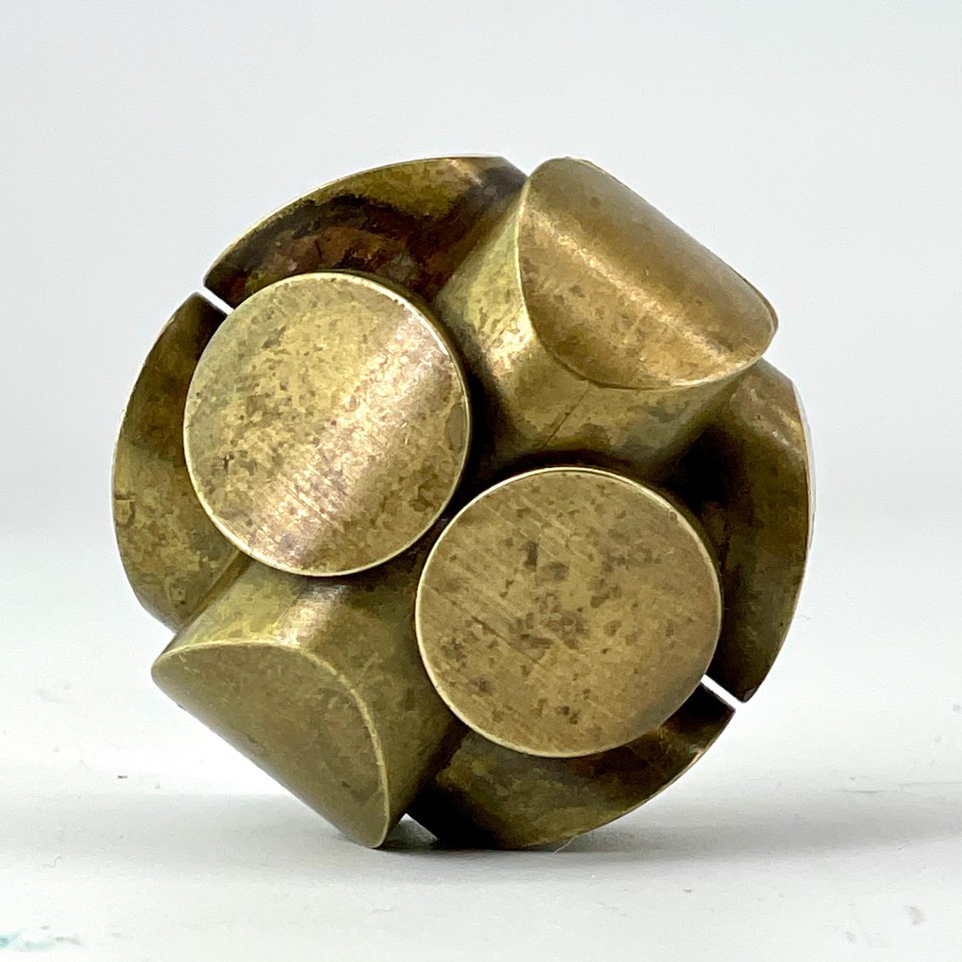 20ième siècle Charles O. Perry Brass, sculpture puzzle mathématique, souvenir de musée, années 1980 en vente