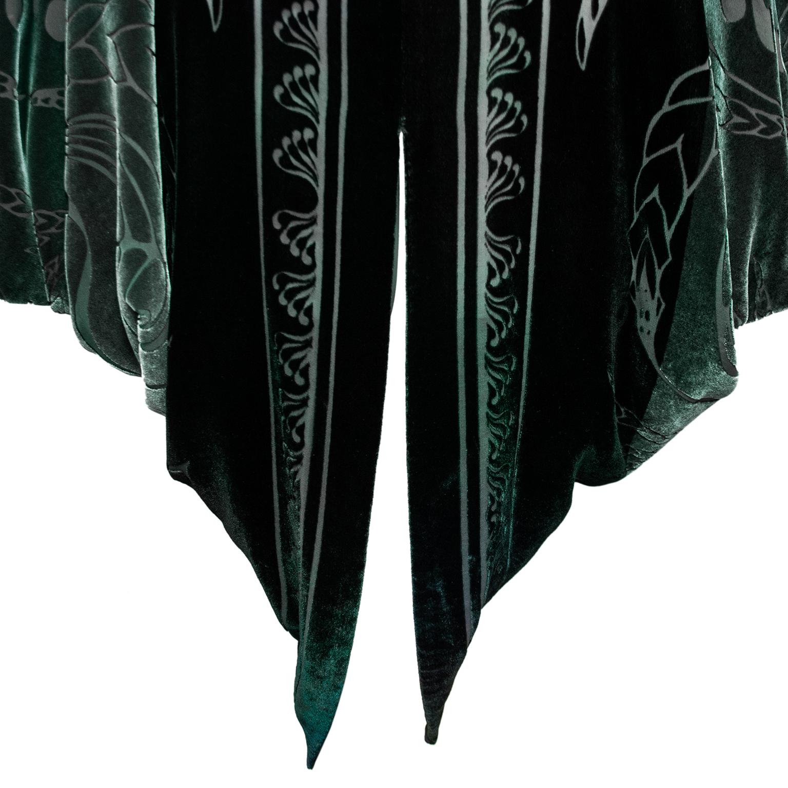 1980s Charles & Patricia Lester Devoree Velvet Capelet In Good Condition In Toronto, Ontario