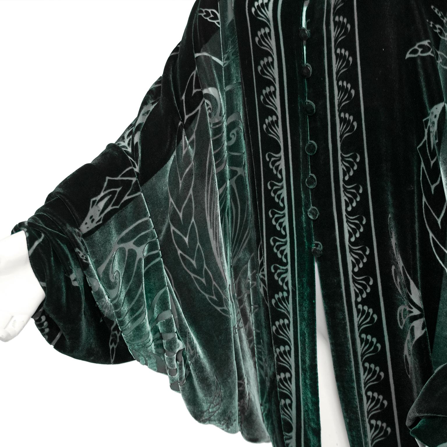 Women's 1980s Charles & Patricia Lester Devoree Velvet Capelet