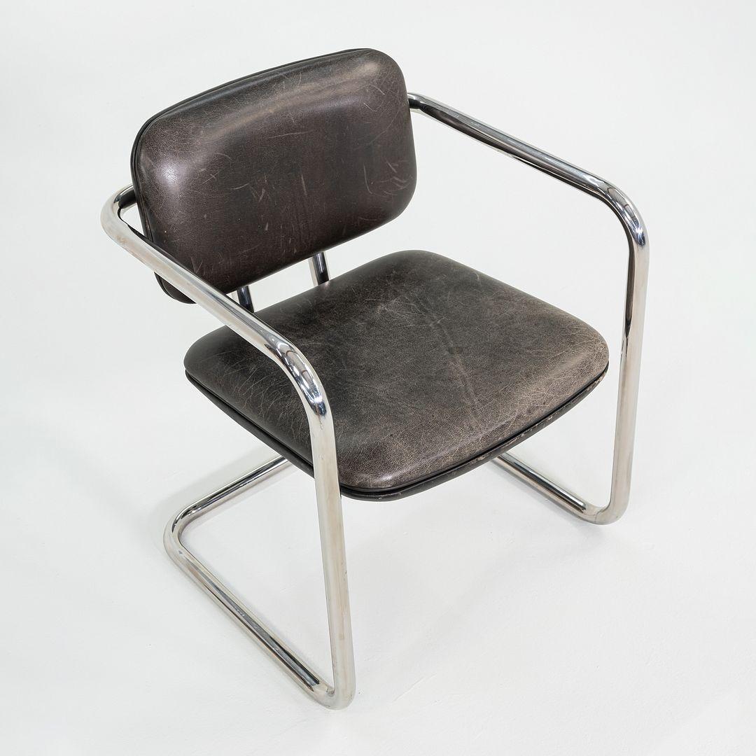 Fauteuil Halston des années 1980 de Charles Pfister en acier inoxydable et cuir noir en vente 4