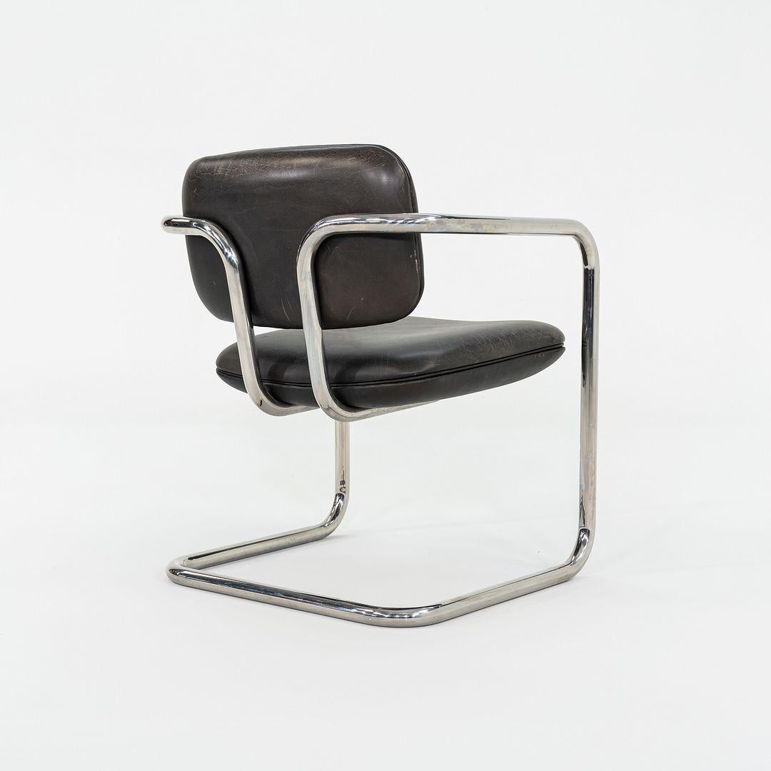 Fin du 20e siècle Fauteuil Halston des années 1980 de Charles Pfister en acier inoxydable et cuir noir en vente