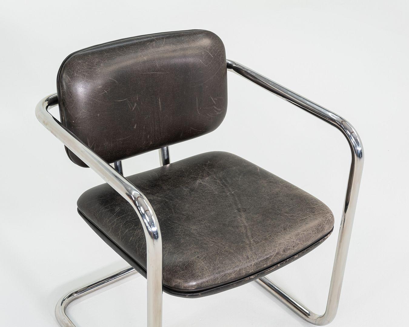 Fauteuil Halston des années 1980 de Charles Pfister en acier inoxydable et cuir noir en vente 1