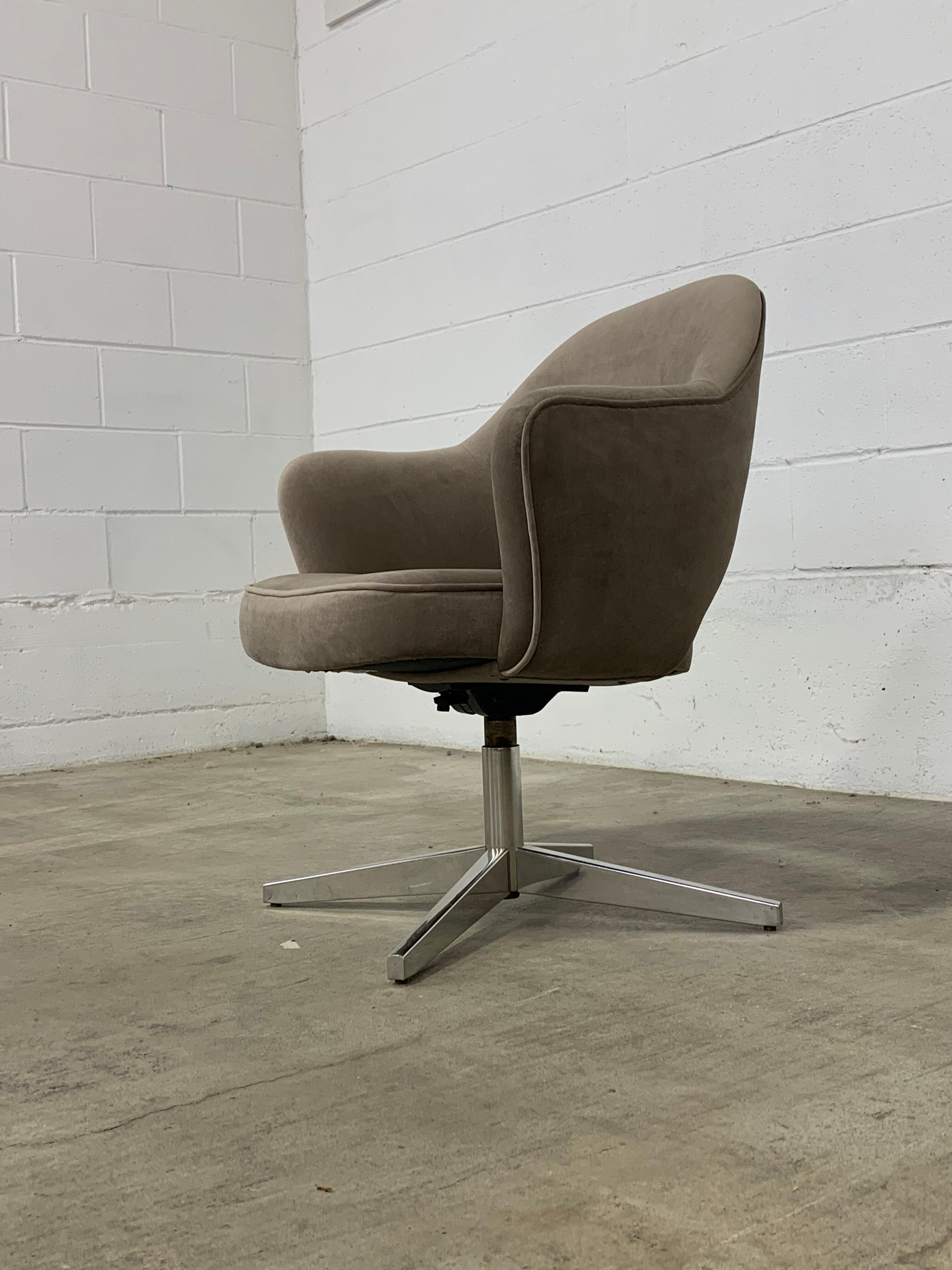 Late 20th Century 1980s Charles Pollock for Knoll Executive Chair For Sale