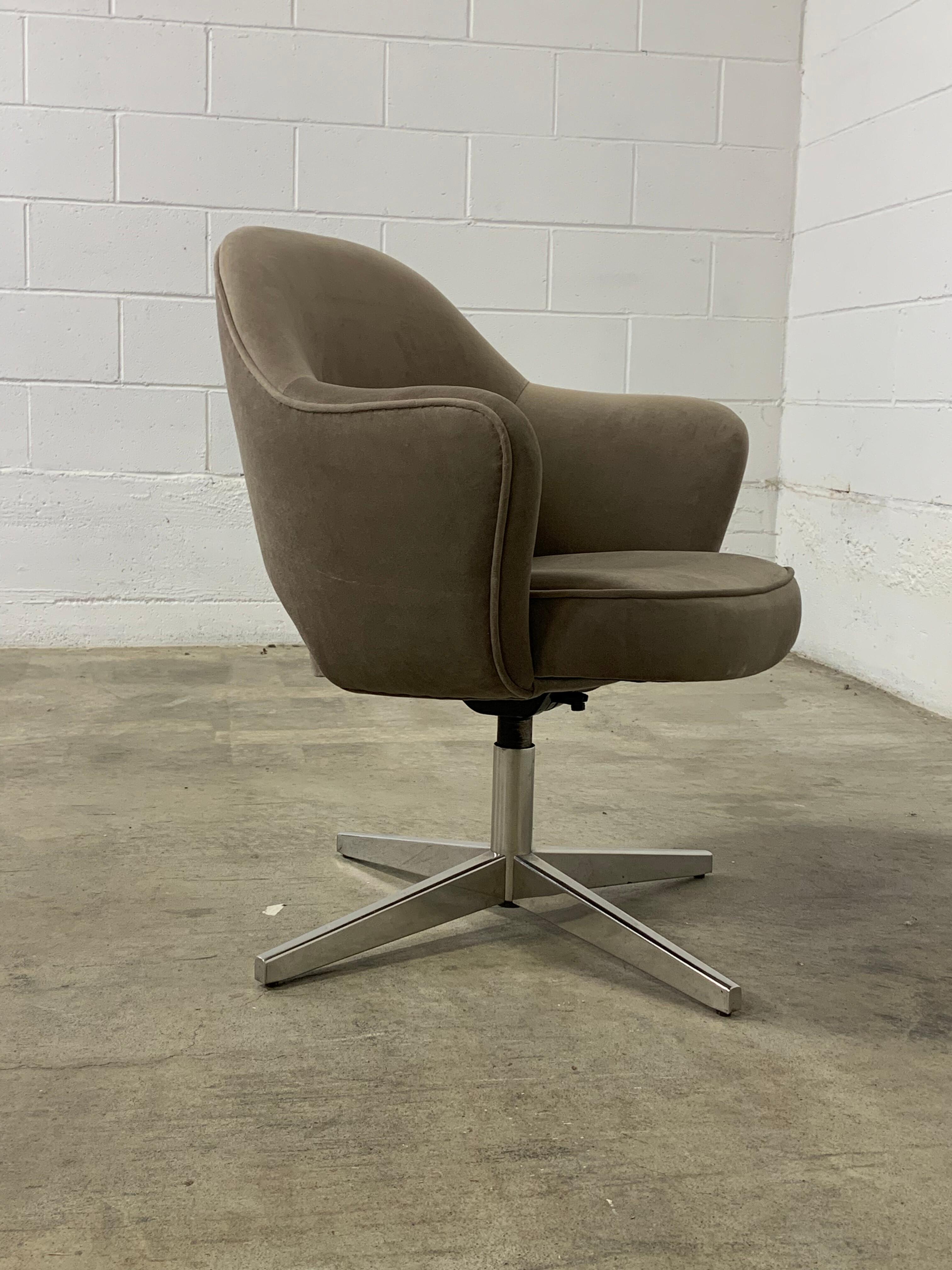 1980s Charles Pollock for Knoll Executive Chair For Sale 1