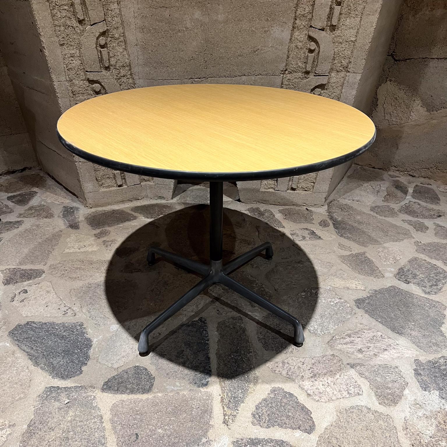 Charles & Ray Eames-Tisch von Herman Miller, Aluminiumgruppe, 1980er Jahre im Angebot 1