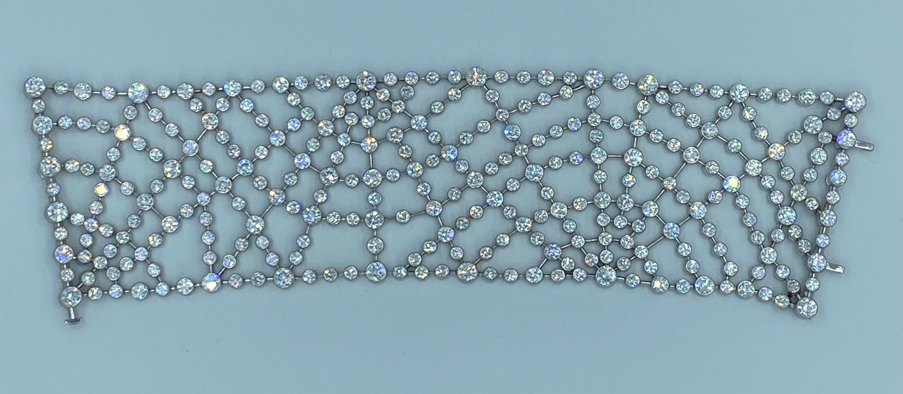 Taille ronde Chaumet, bracelet cobweb en or 18 carats et diamants des années 1980 dans son coffret d'origine en vente
