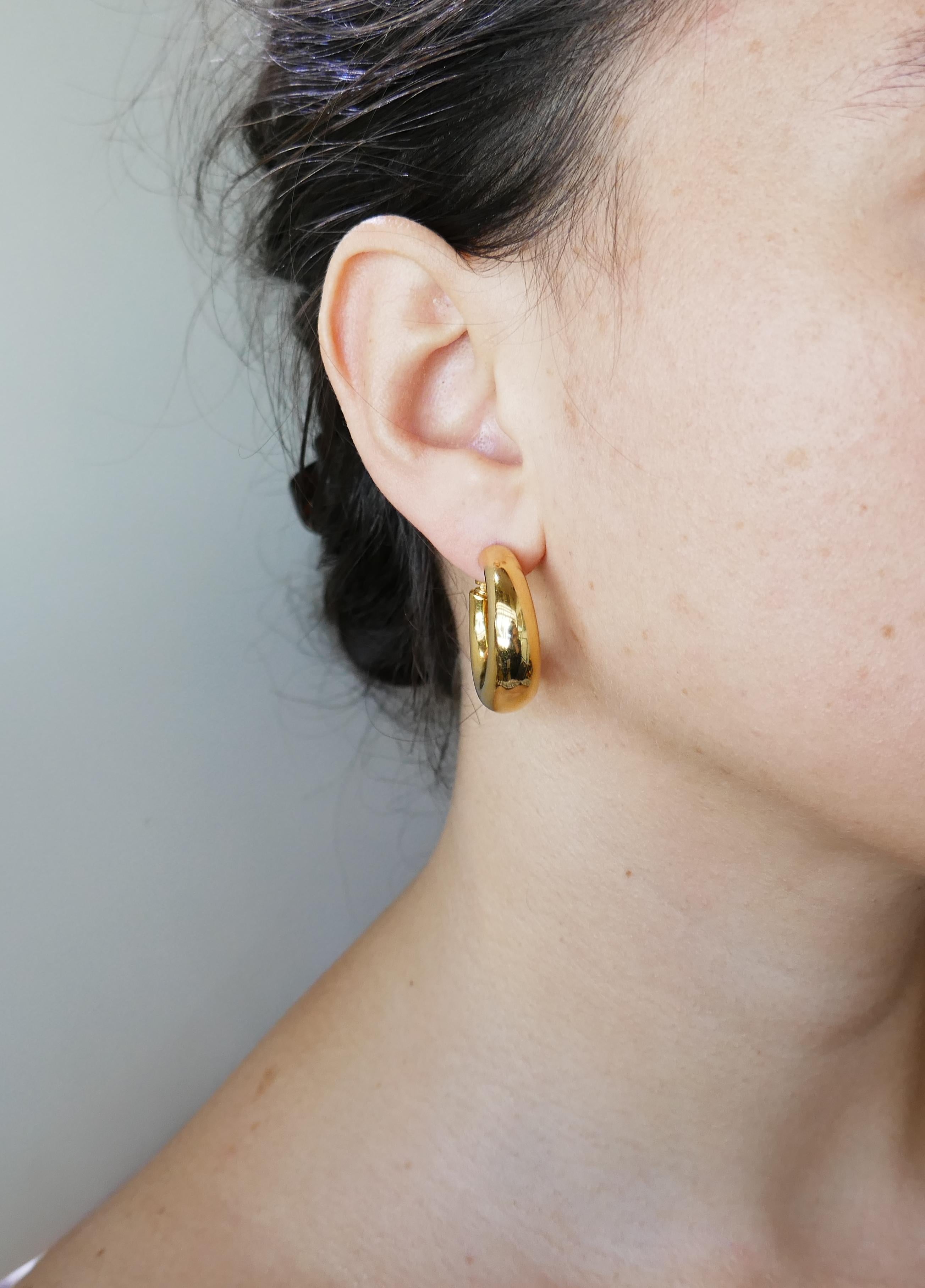1980s Chaumet Paris Yellow Gold Hoop Earrings 5