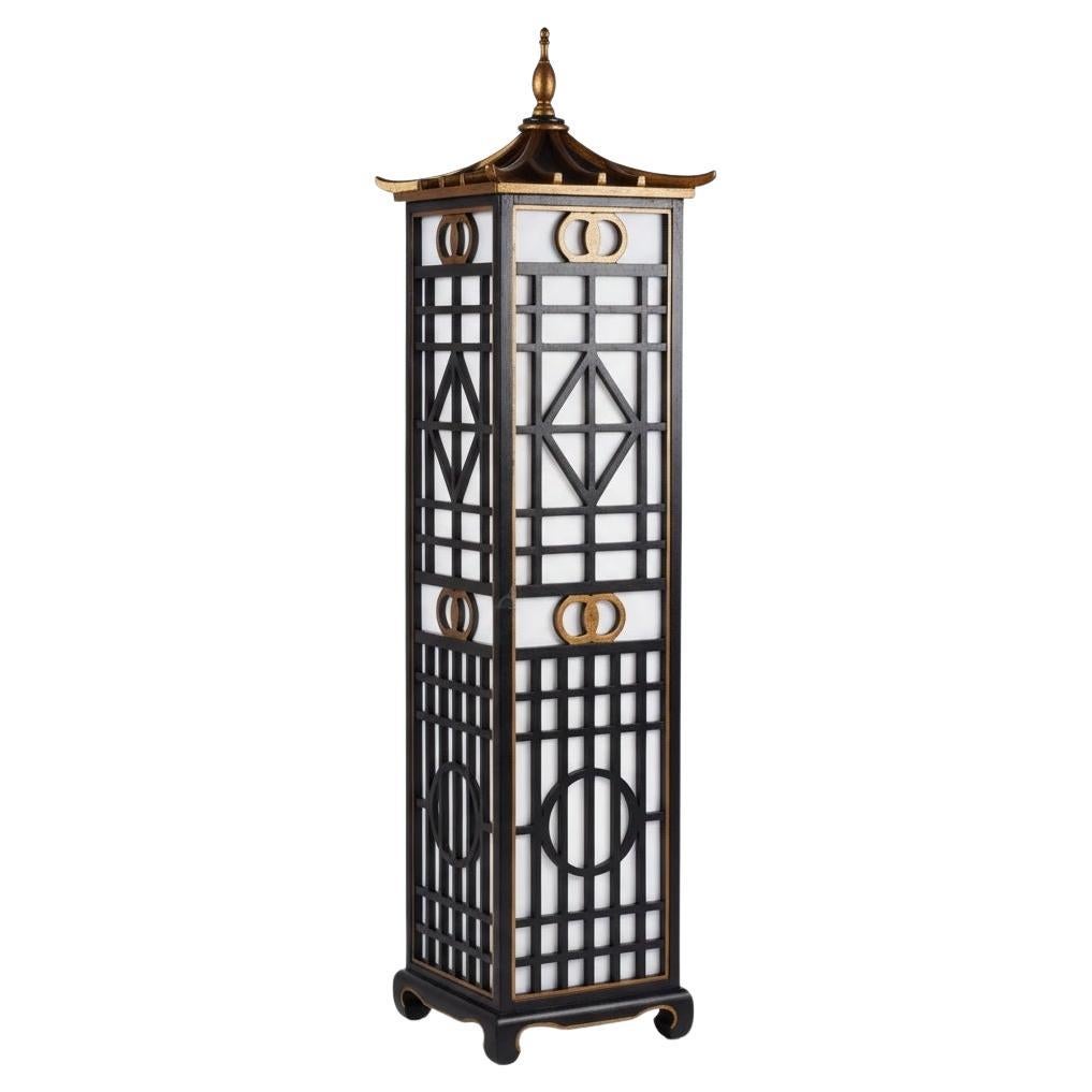 1980s Chinoiserie Pagoda Form Gilded And Black Lacquer Floor Lamp For Sale