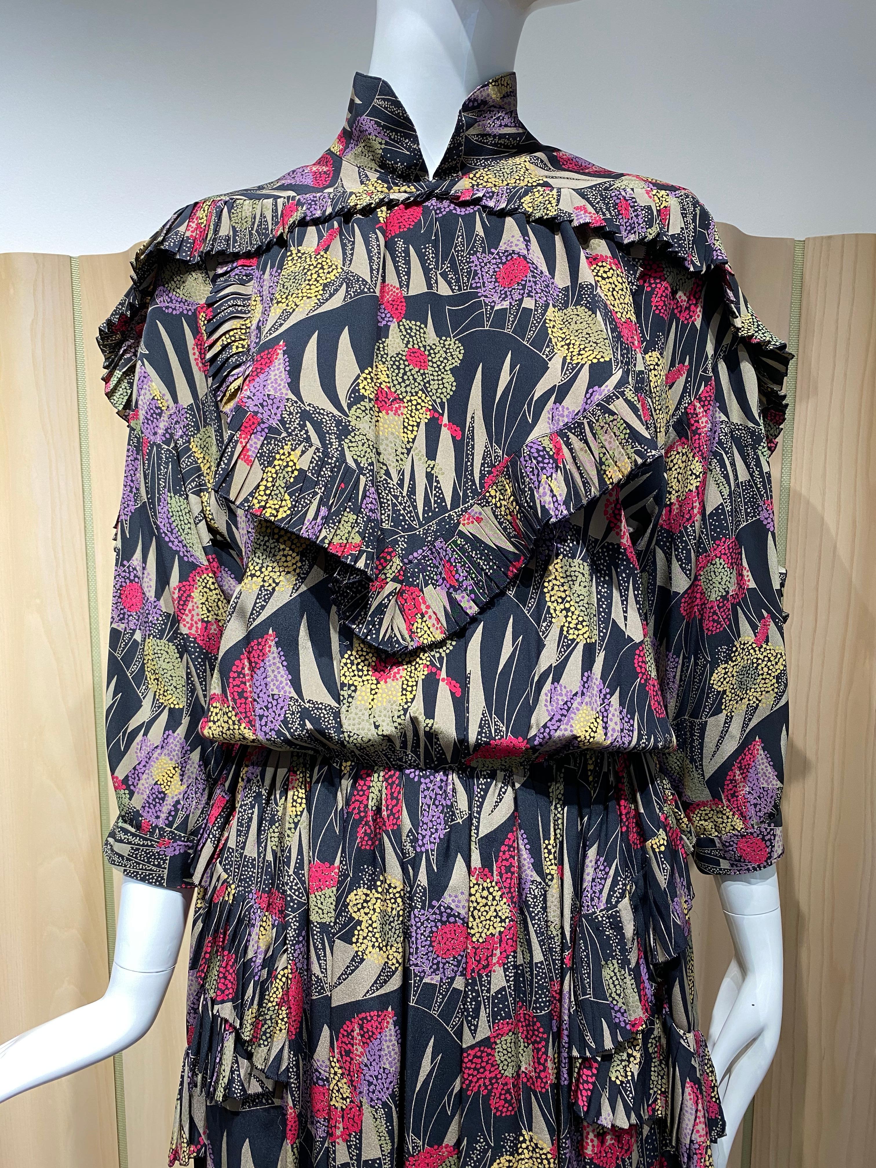 1980s Chloe Silk Print Dress with nehru collar. For Sale 1