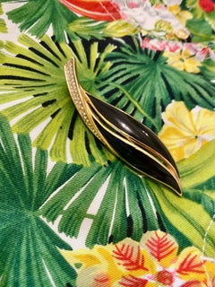 Christian Dior Vintage-Brosche aus den 1980er Jahren, vergoldet, mit Emaille-Blattmotiv und Kristallen