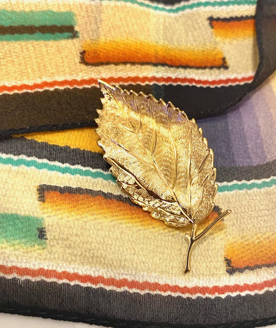 This timeless classic, a 1980s Christian Dior gold-plated leaf brooch, combines luxury with elegance. Its intricate detailing is a perfect blend of sophistication and extravagance, making it a timelessly stylish statement piece.

Condition: vintage,