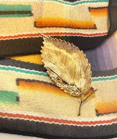 1980 Christian Dior Broche feuille plaquée or