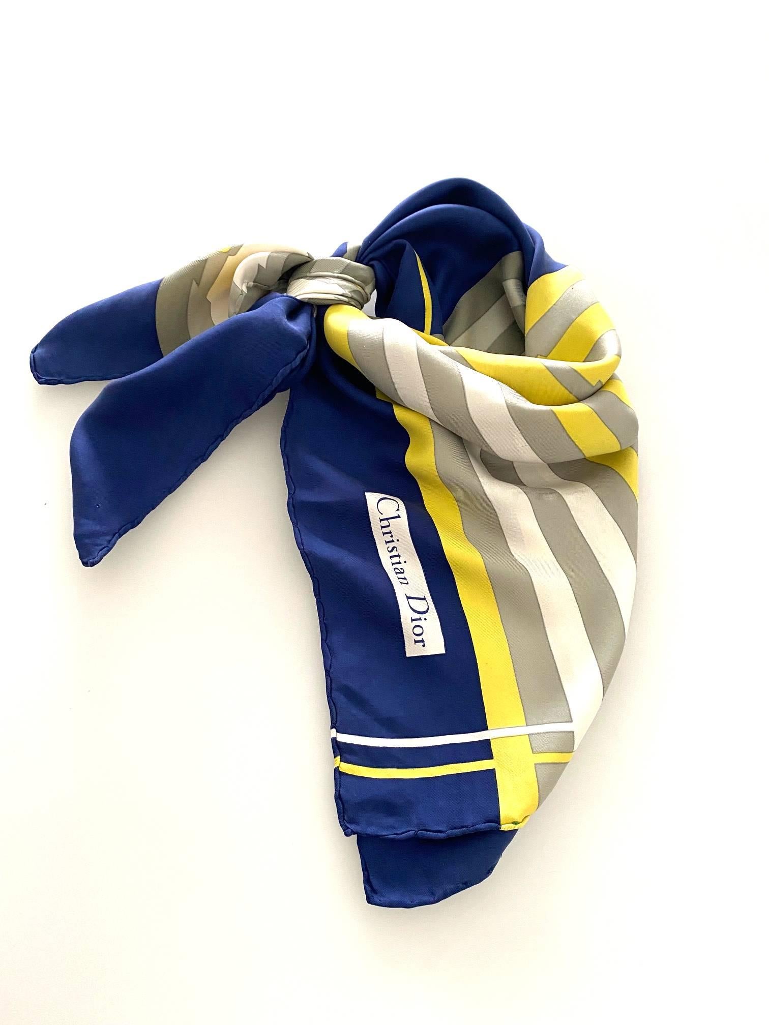 Grand foulard en soie Christian Dior, bleu, jaune, gris Imprimé 