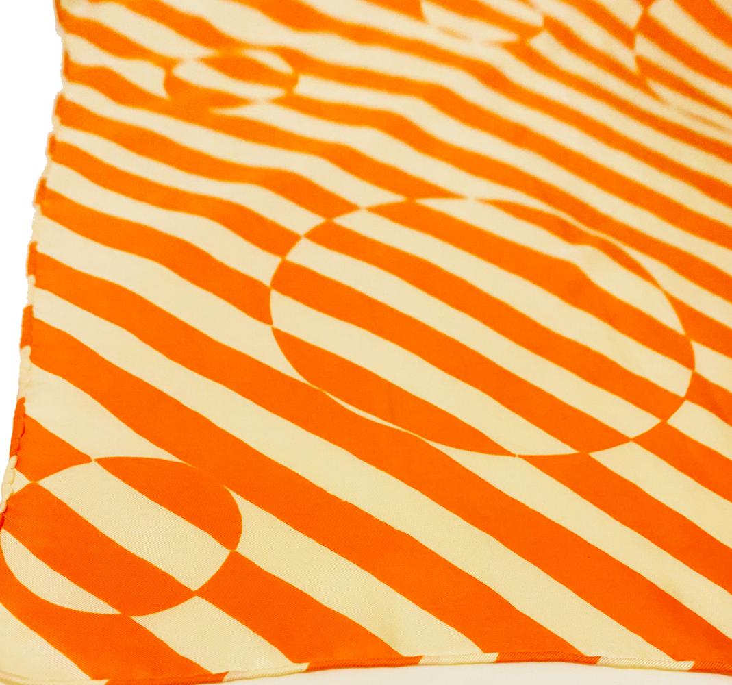 Femenino o masculino Pañuelo de seda con estampado abstracto geométrico de rayas naranjas y blancas de Christian Dior de los años 80 en venta