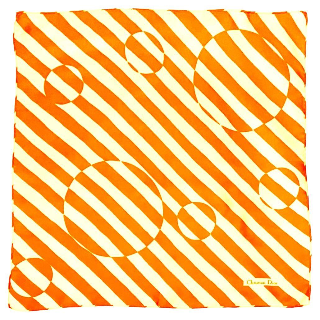 Pañuelo de seda con estampado abstracto geométrico de rayas naranjas y blancas de Christian Dior de los años 80 en venta