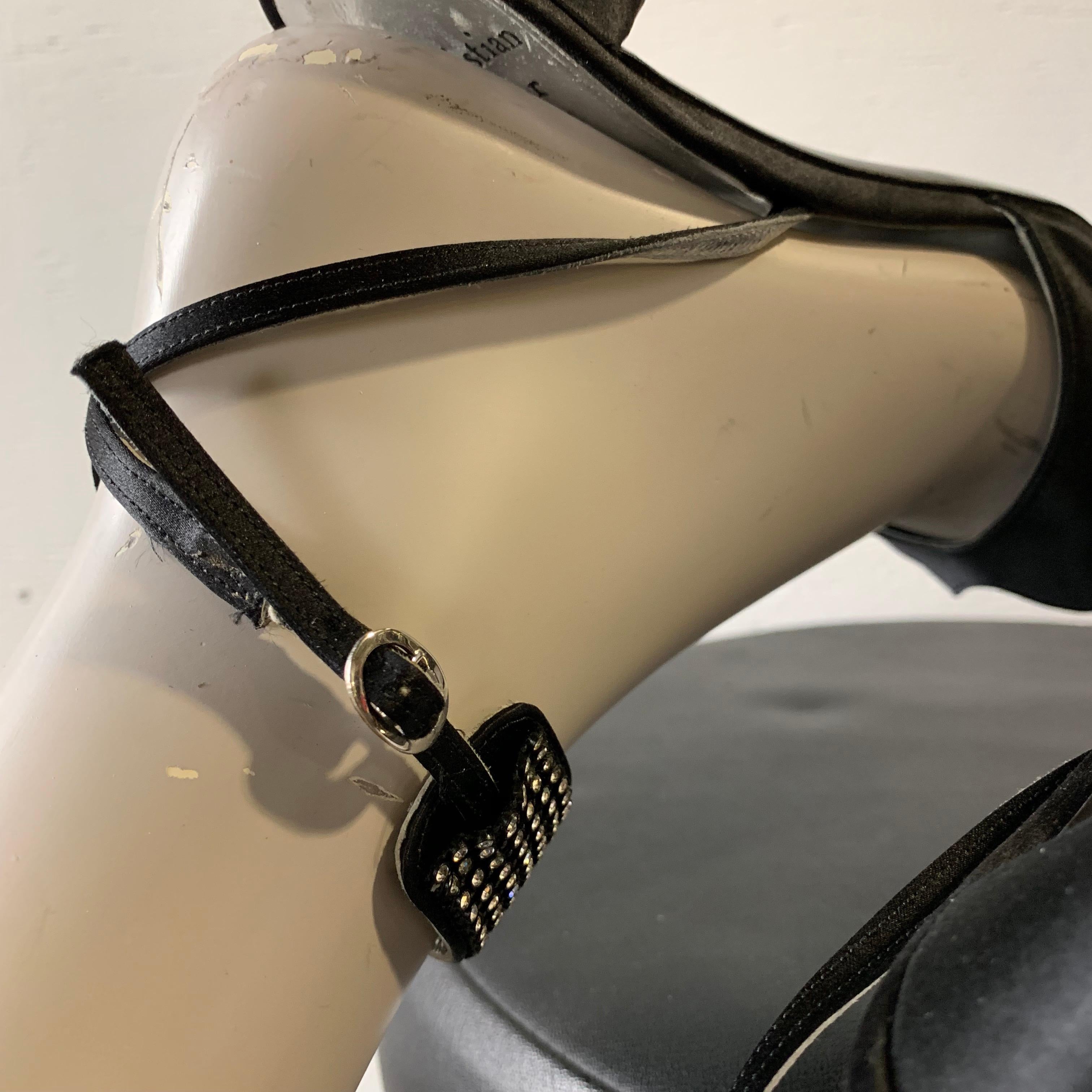 1980er Christian Dior Peau De Soie Pumps mit Knöchelriemen und offenem Zehenbereich und Strassbesatz mit Strassbesatz im Angebot 5