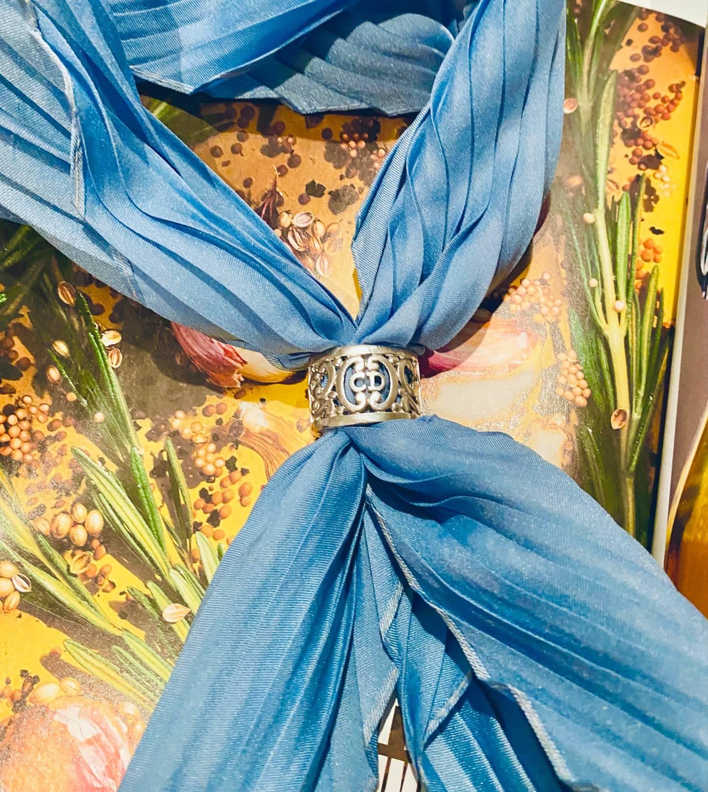 Christian Dior scarf, rhodium plated ring, Art Nouveau design

Dimensions:  2.8 x 1.9 x 1.9 cm, inner ca. 2 x 1.3 cm
Condition: 1980s, vintage, excellent 