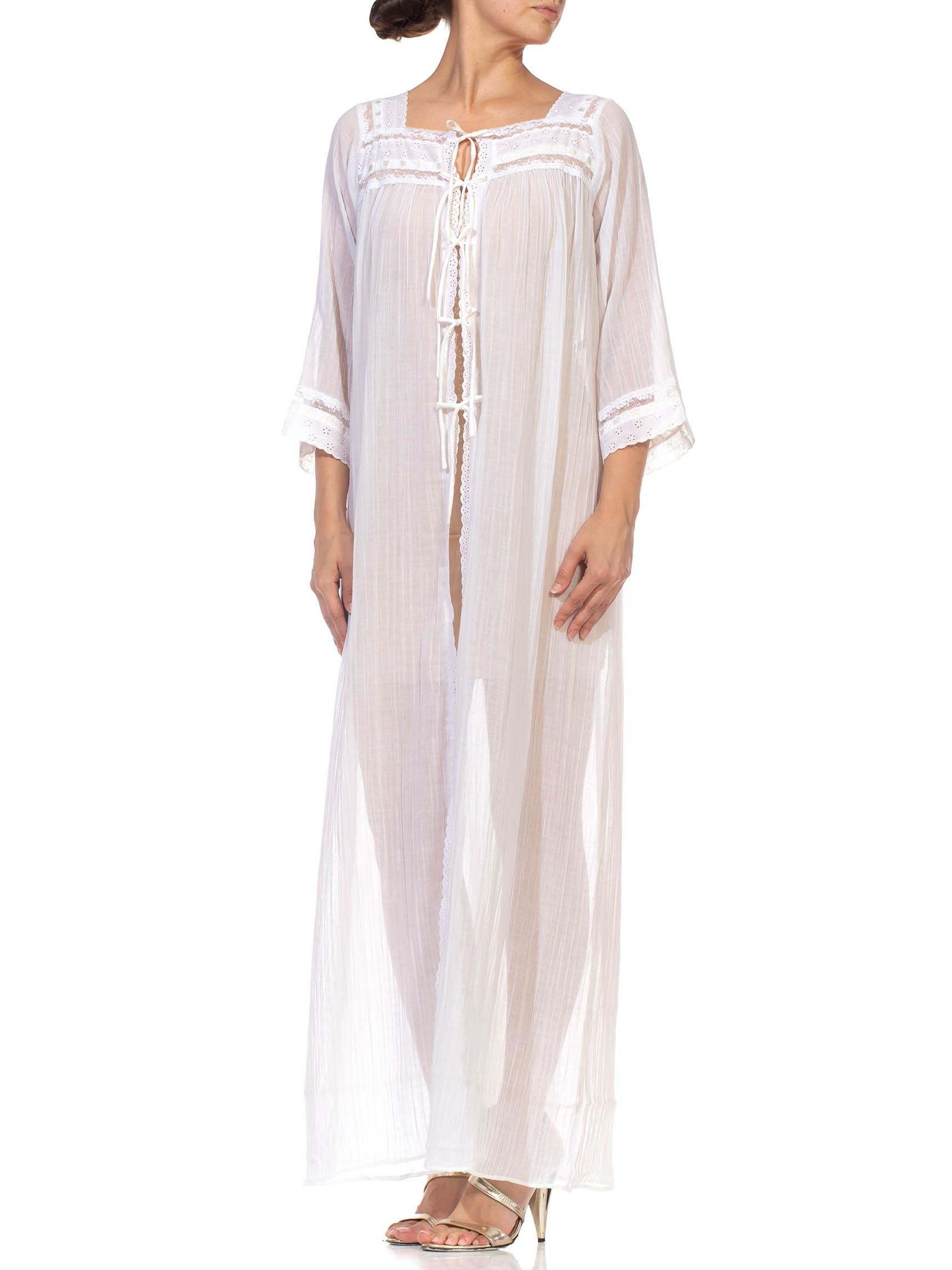 1980S CHRISTIAN DIOR White Cotton Lace Trimed Robe With Front Tie Closure In Excellent Condition In New York, NY