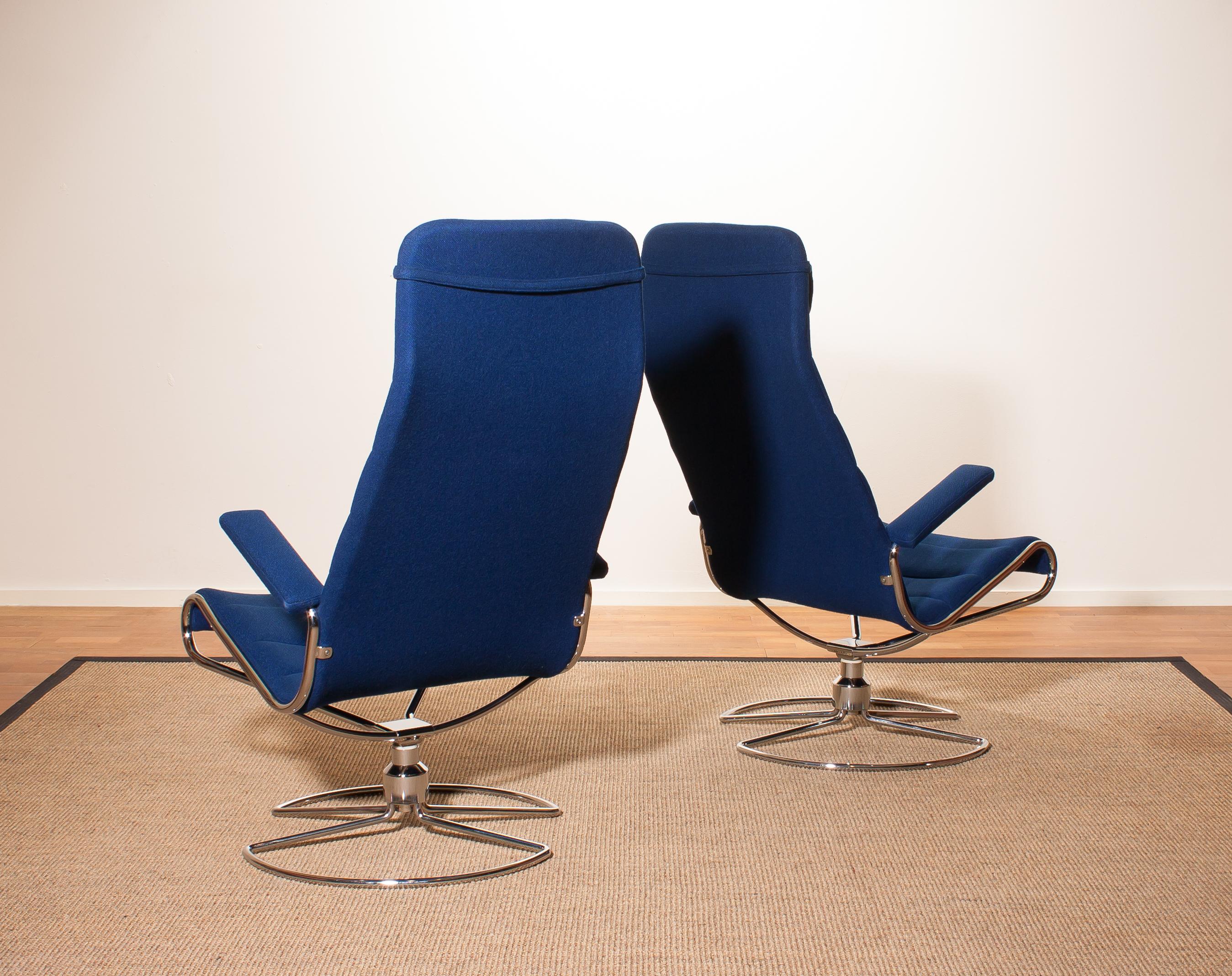Beautiful 'Minister' chairs designed by Bruno Mathsson.
They are upholstered with a royal blue woollen fabric mounted on a swivel base of tubular chromed steel.
The chairs are in very good condition.
Period 1980s.
Dimensions: H 109 cm, W 60 cm,