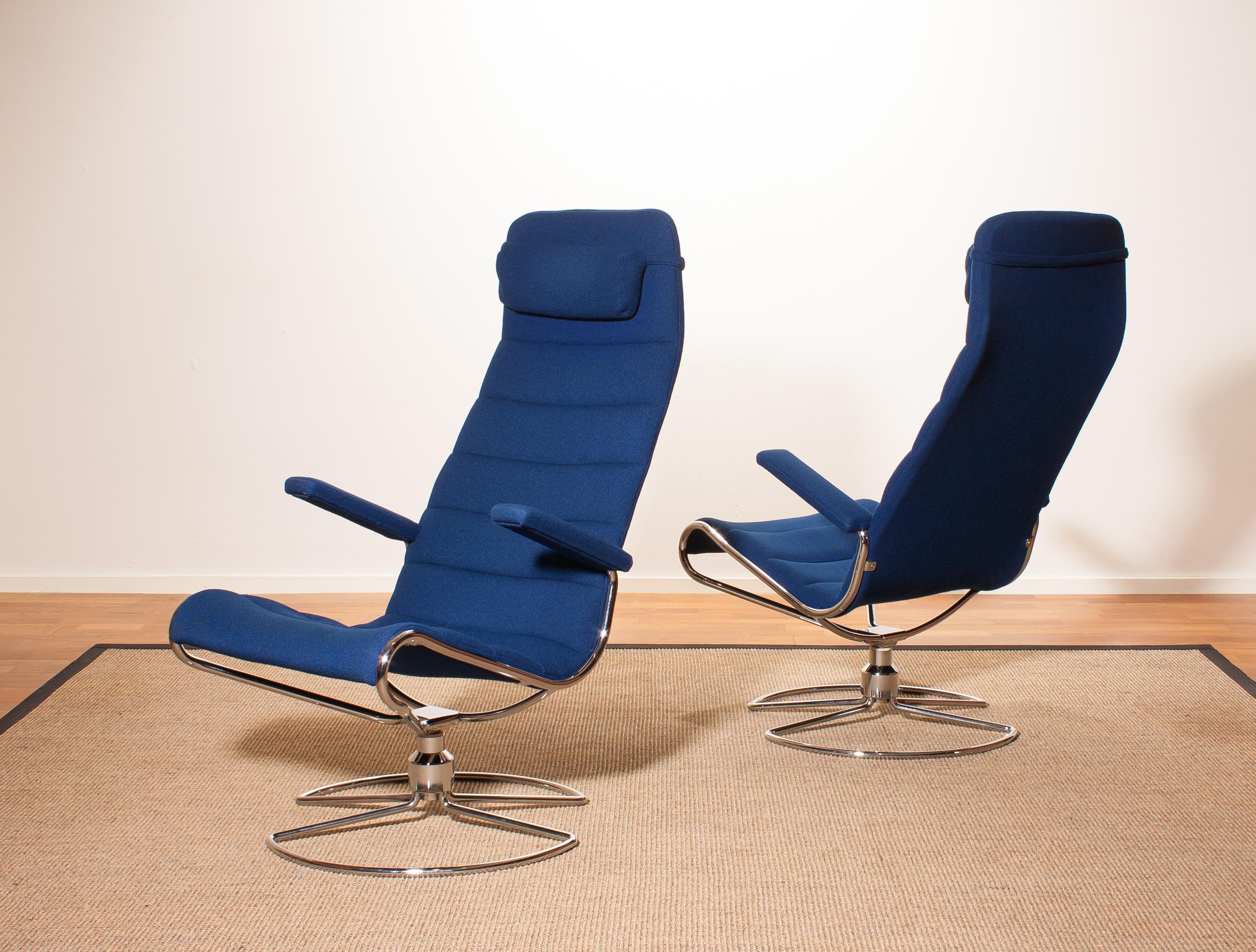 Beautiful 'Minister' chairs designed by Bruno Mathsson.
They are upholstered with a royal blue woollen fabric mounted on a swivel base of tubular chromed steel.
The chairs are in very good condition.
Period 1980s.
Dimensions: H 109 cm, W 60 cm,