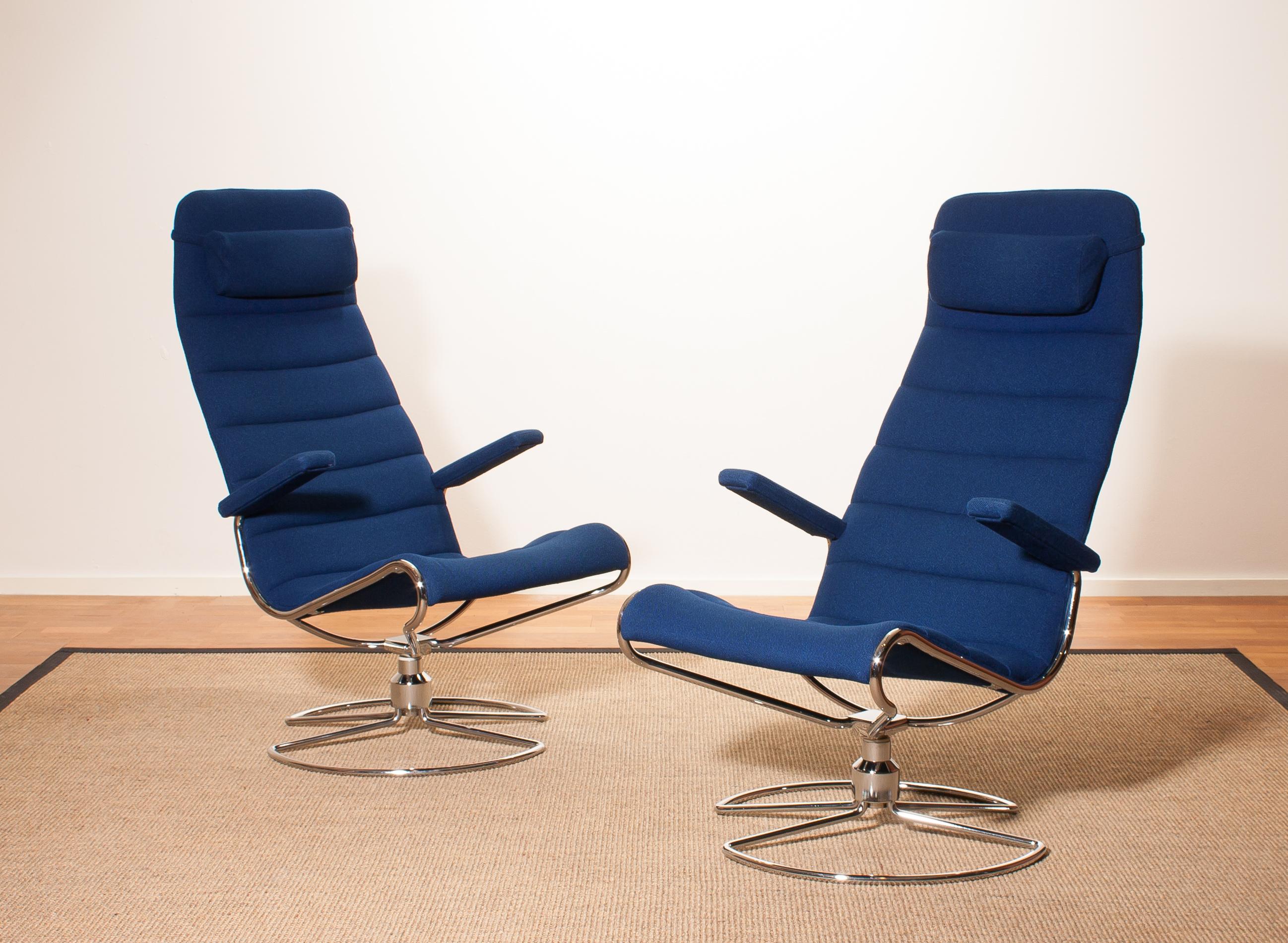1980s, Chrome Set of Two Royal Blue 'Minister' Swivel Chairs by Bruno Mathsson In Excellent Condition In Silvolde, Gelderland