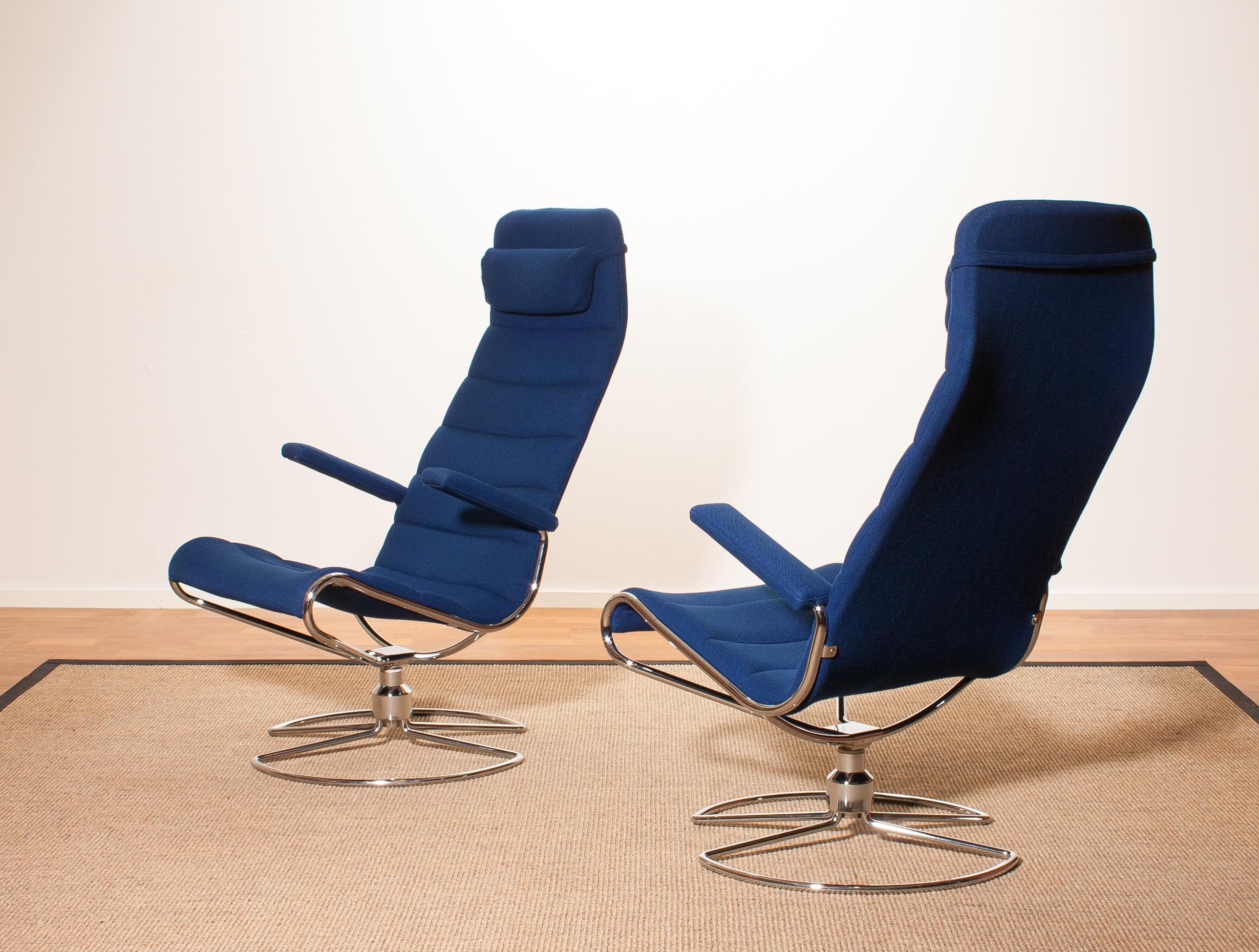 1980s, Chrome Set of Two Royal Blue 'Minister' Swivel Chairs by Bruno Mathsson 3