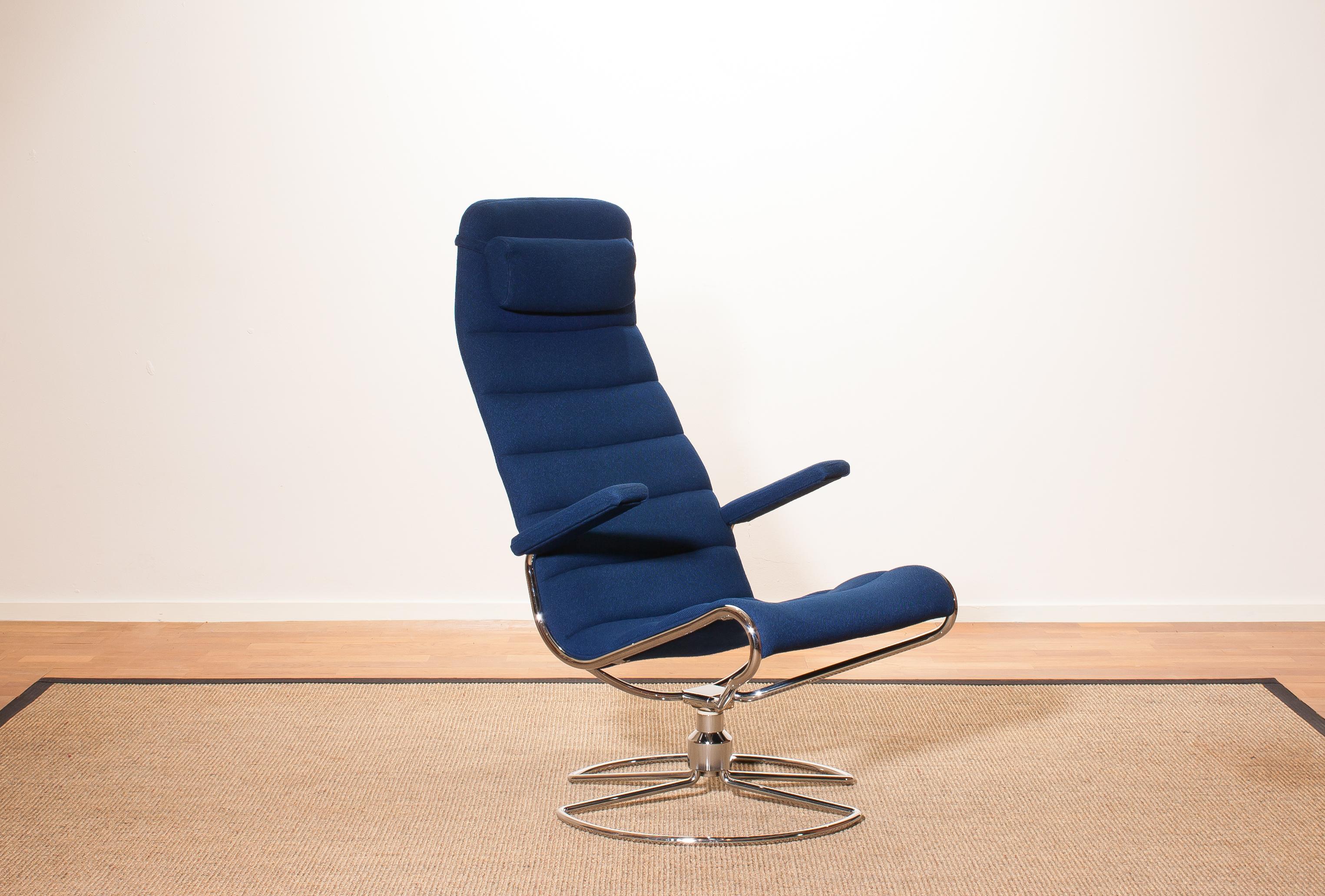 Beautiful 'Minister' chair designed by Bruno Mathsson.
It is upholstered with a Royal blue wooden fabric mounted on a swivel base of tubular chromed steel.
The chair is in very good condition,
Period 1980s.
Dimensions: H 109 cm, W 60 cm, D 77