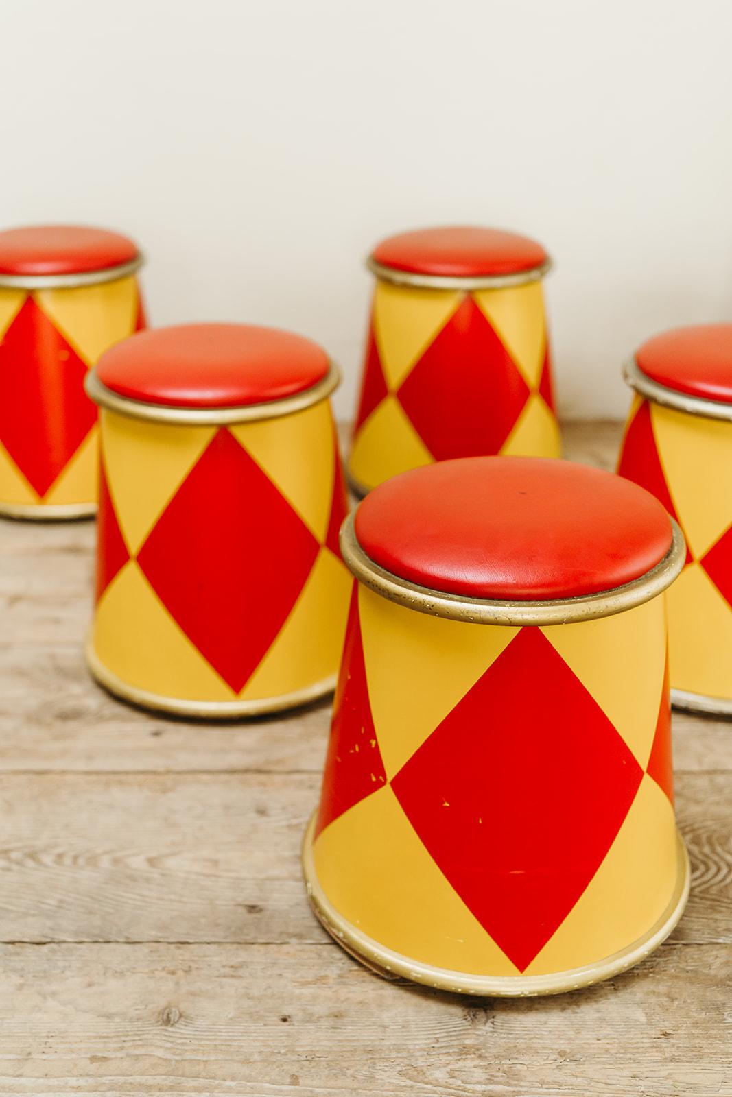 1980's circus stools from Eurodisney Hotel in Paris  In Good Condition For Sale In Brecht, BE