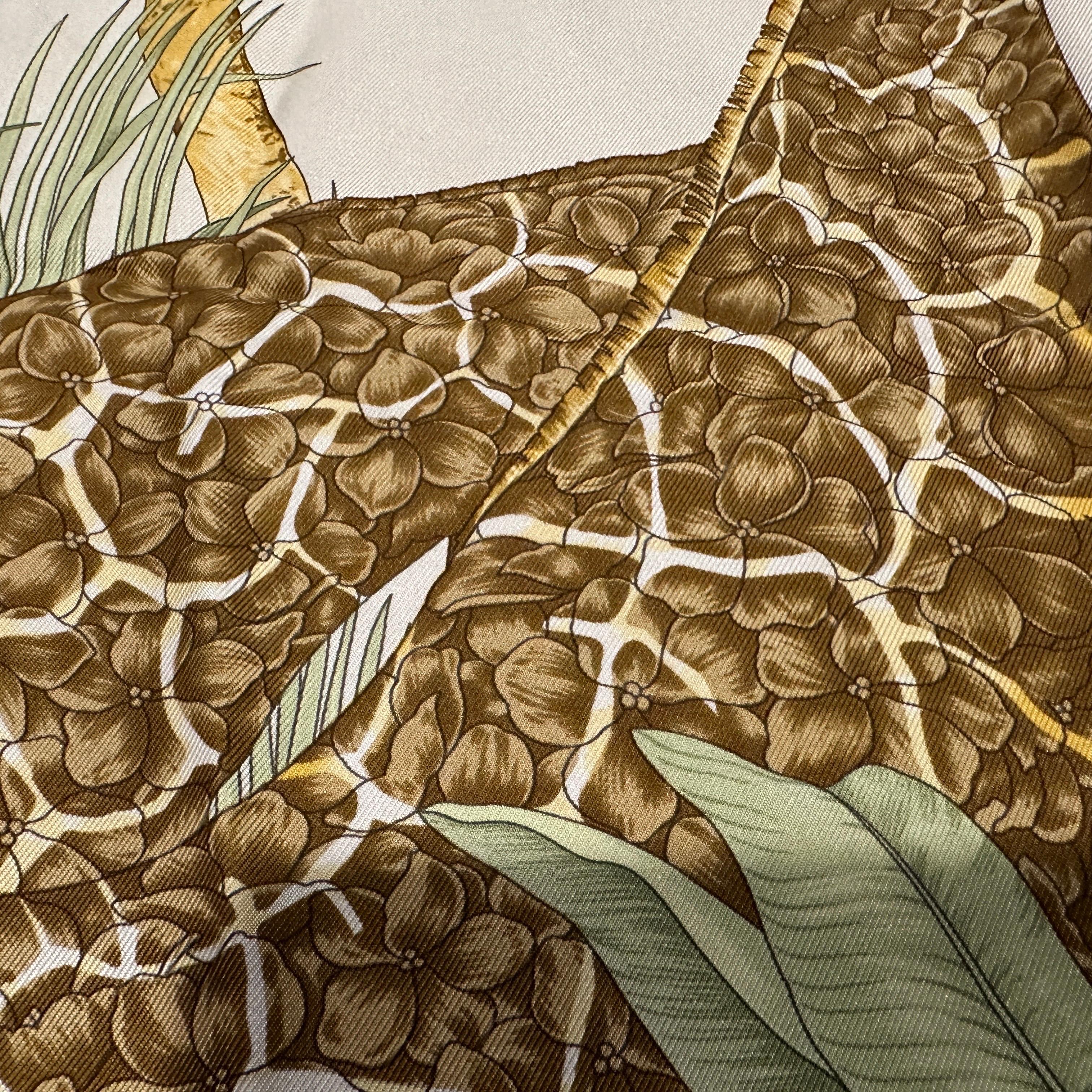 Sciarpa di seta classica degli anni '80 ispirata a Nature di Salvatore Ferragamo in vendita 2