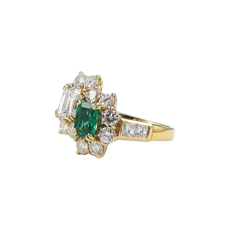 1980s Classic Vintage Emeralds and Diamonds 18 Karat Gold Ring For Sale