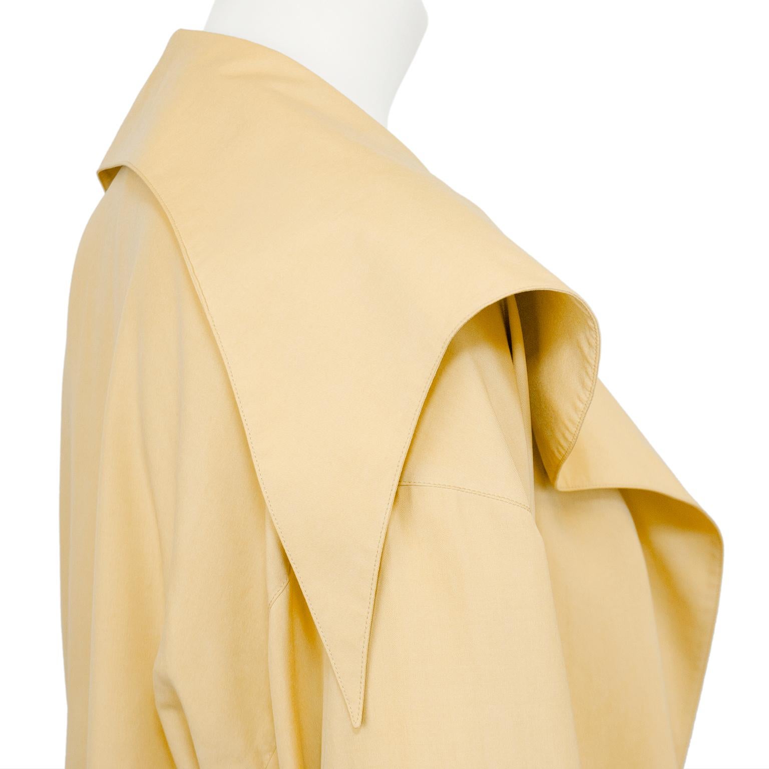Ensemble veste et pantalon en soie beige de Claude Montana, années 1980 Bon état - En vente à Toronto, Ontario