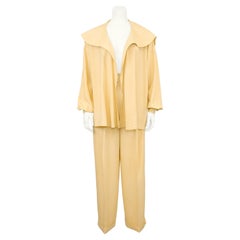 1980er Claude Montana Beige Seidenjacke und Hose Ensemble