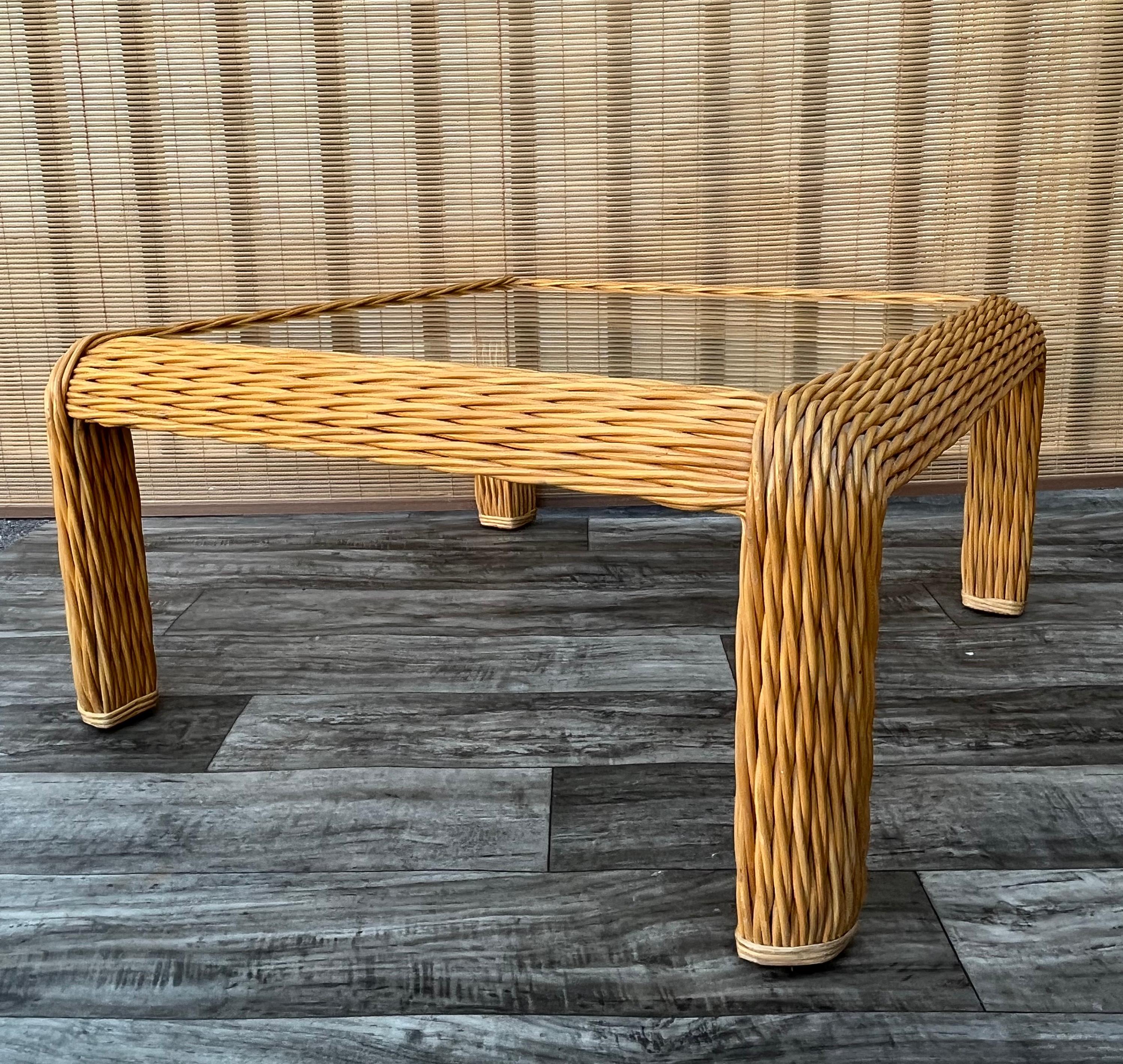 1980s Coastal Style Braided Pencil Reed Rattan Coffee / Cocktail Table For Sale 3