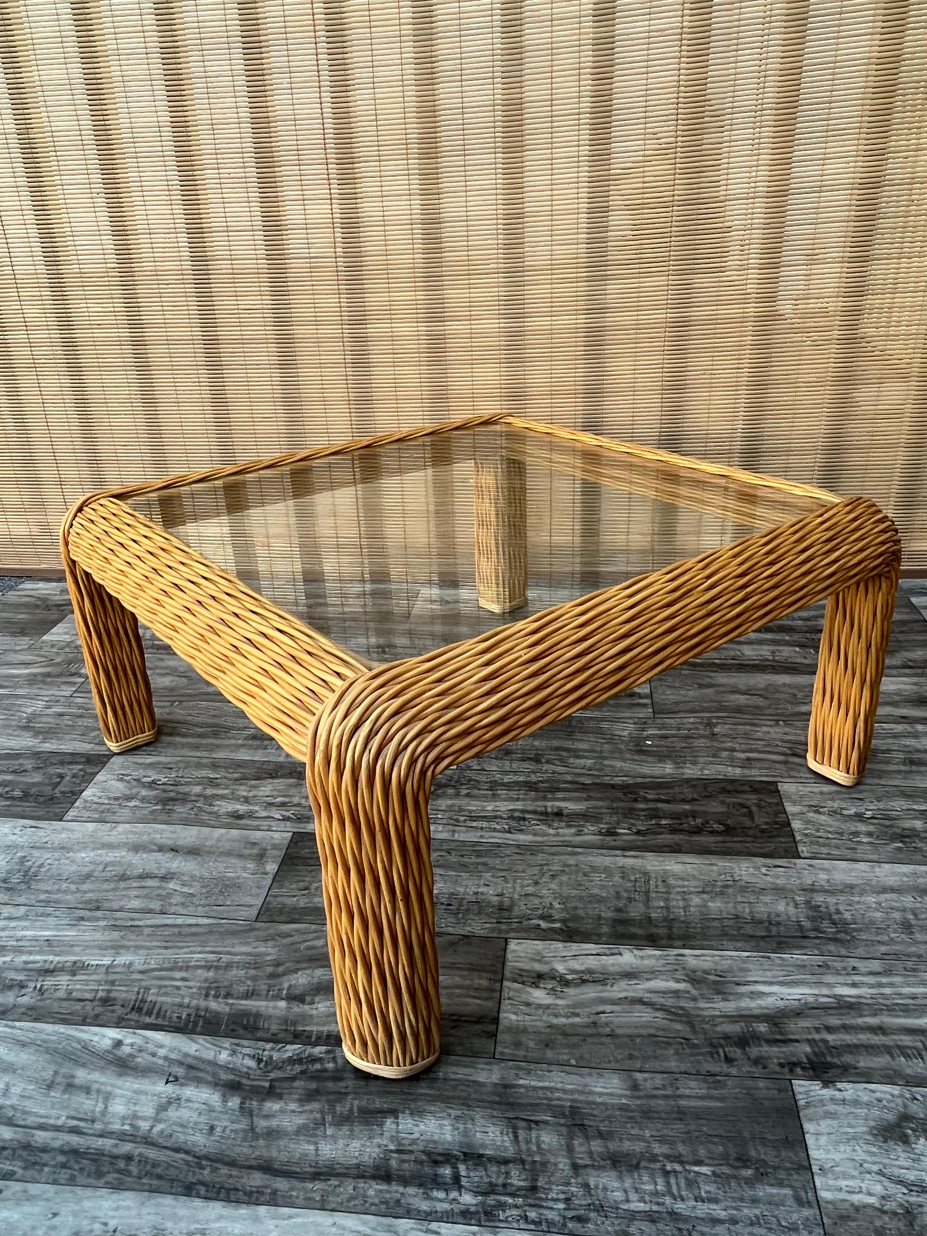 1980s Coastal Style Braided Pencil Reed Rattan Coffee / Cocktail Table For Sale 5