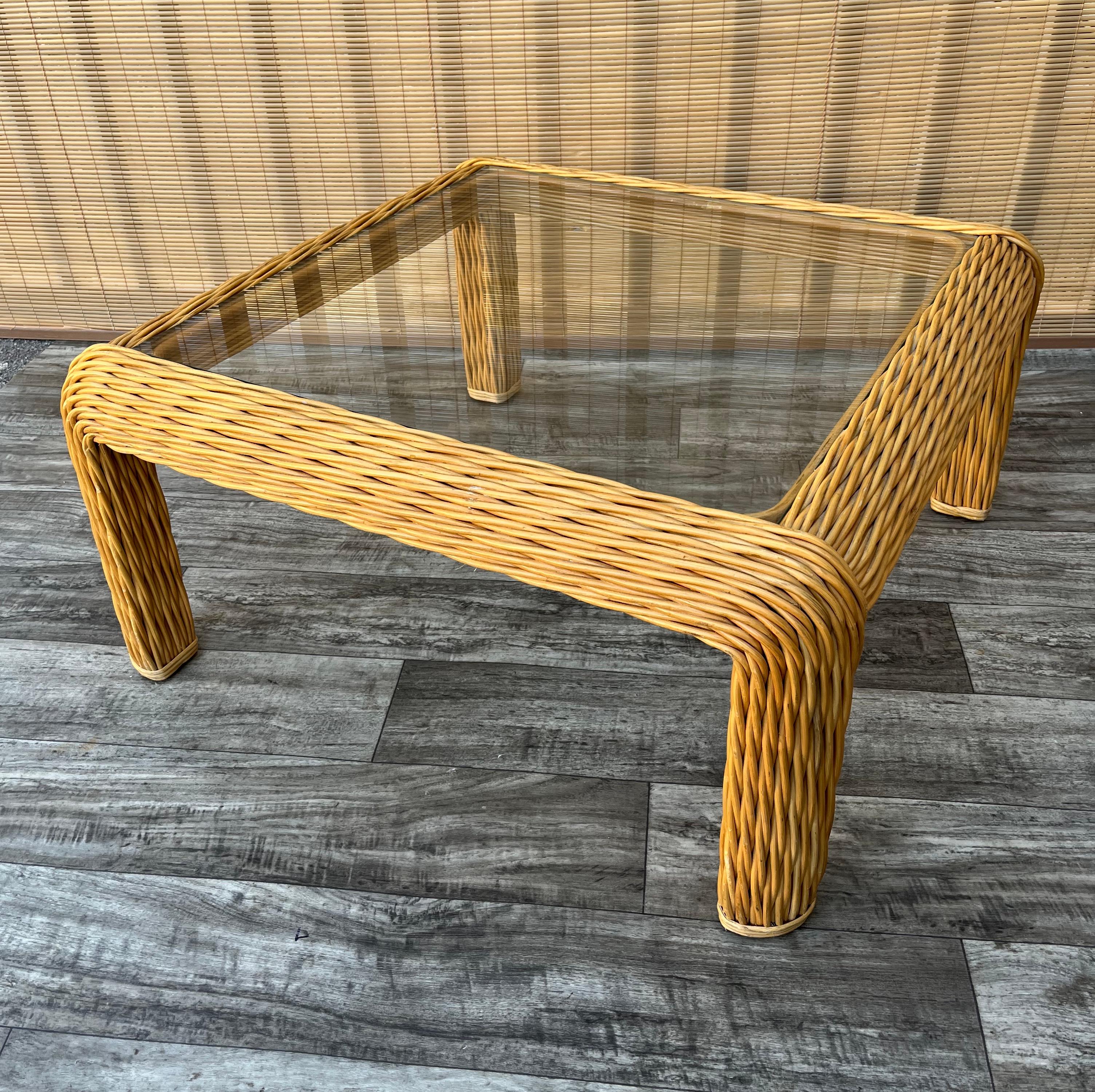 Wicker 1980s Coastal Style Braided Pencil Reed Rattan Coffee / Cocktail Table For Sale