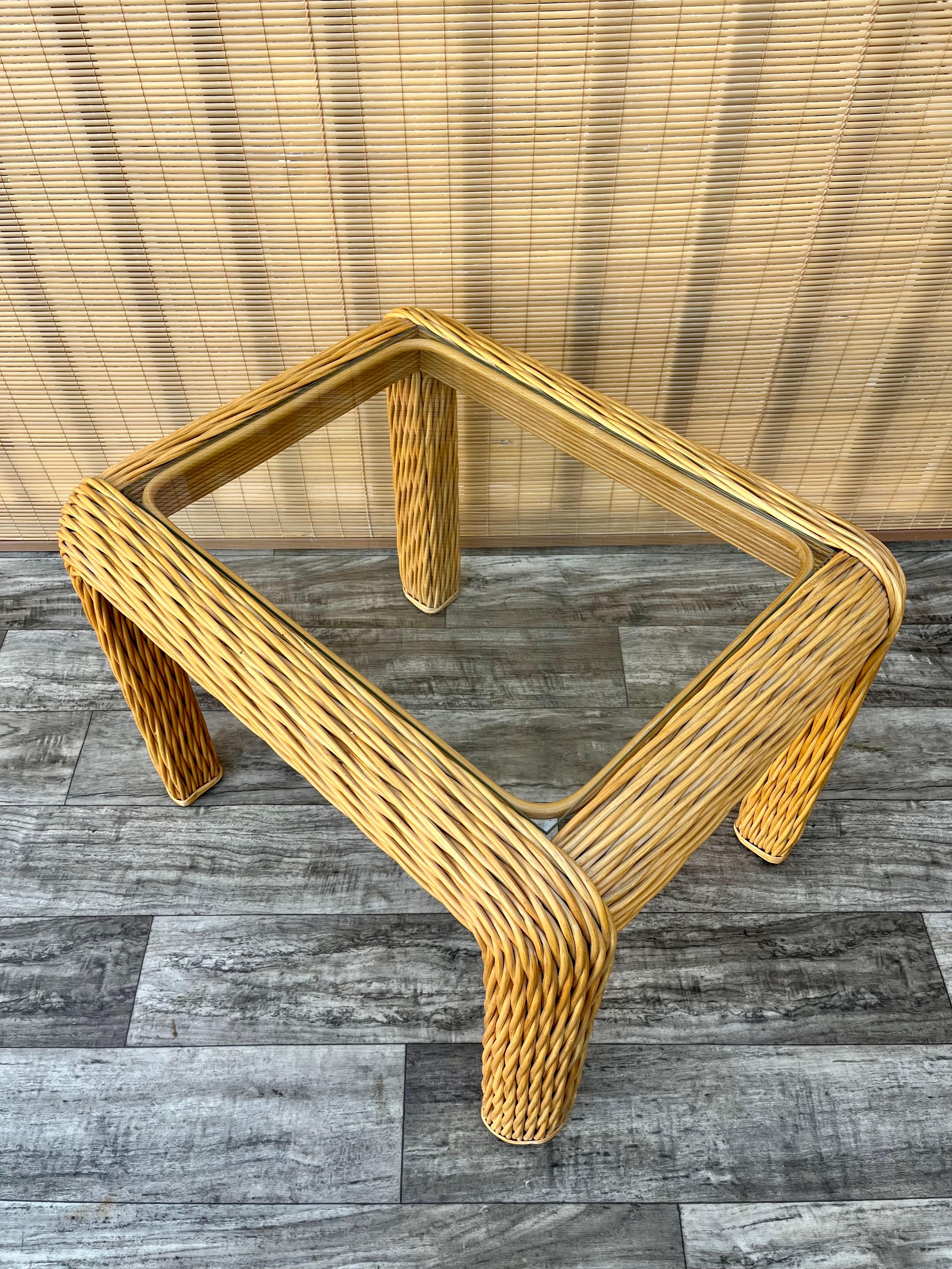 1980s Coastal Style Braided Pencil Reed Rattan Side Table For Sale 6