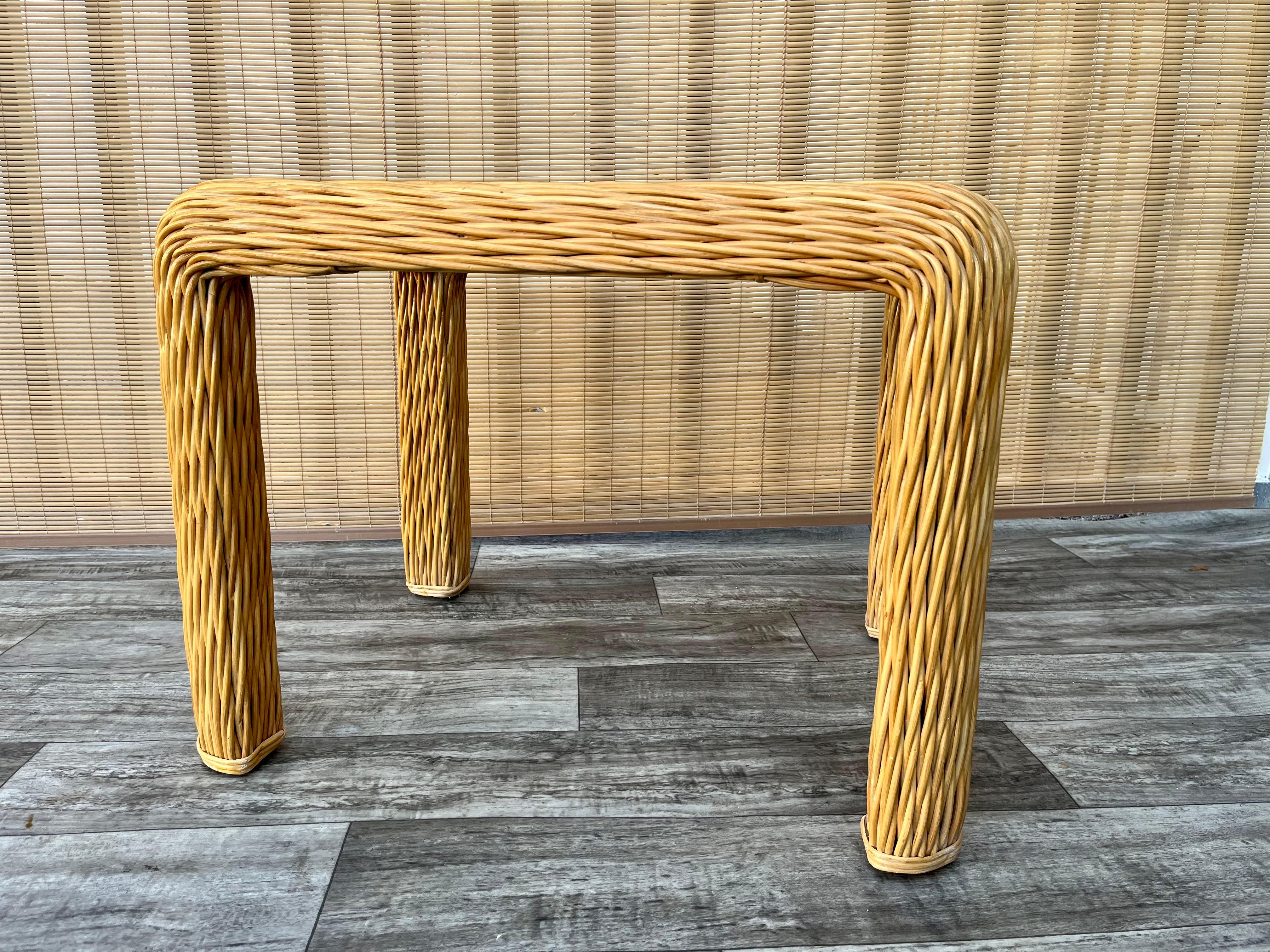 1980s Coastal Style Braided Pencil Reed Rattan Side Table For Sale 11