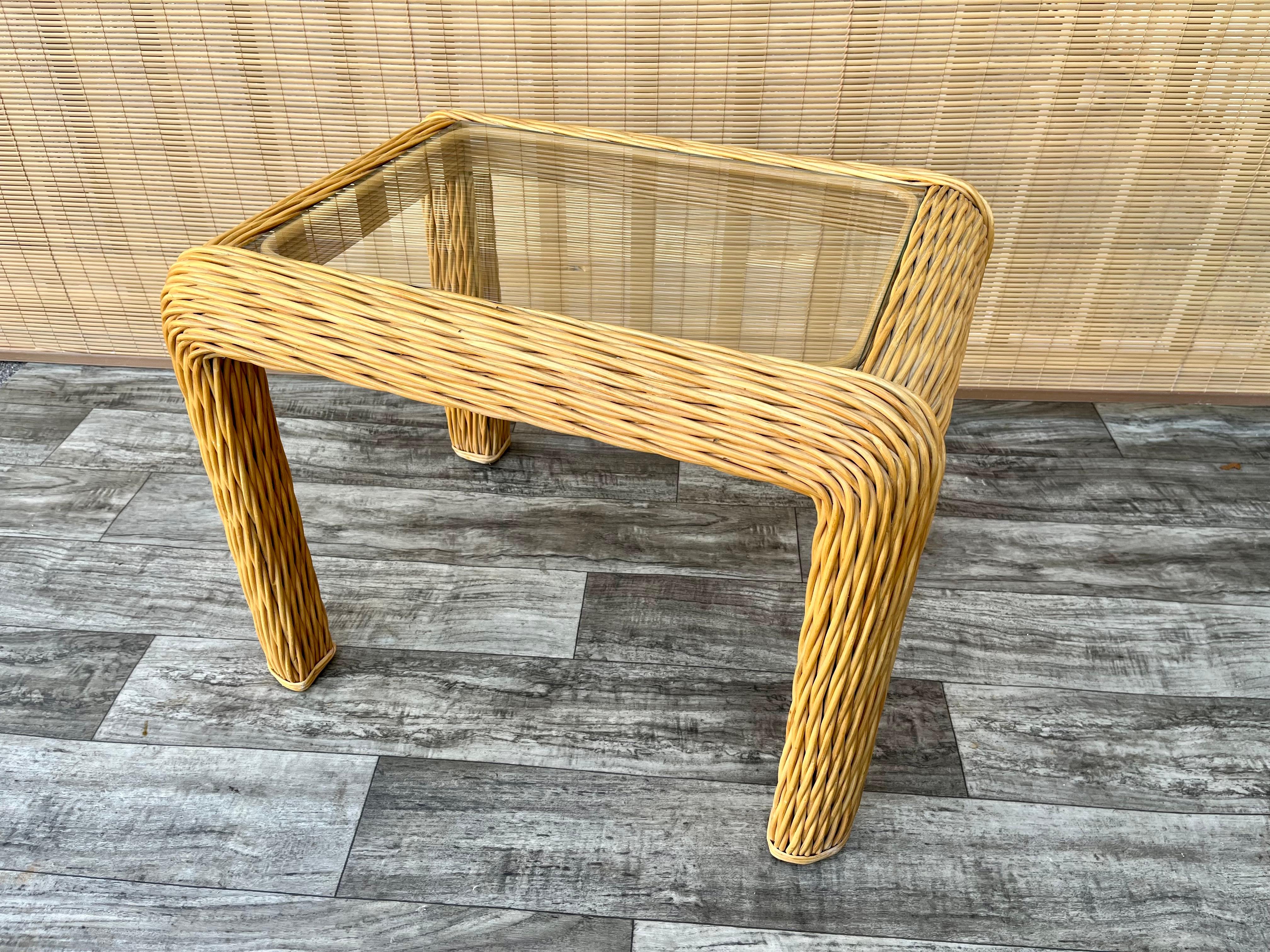 1980s Coastal Style Braided Pencil Reed Rattan Side Table For Sale 12