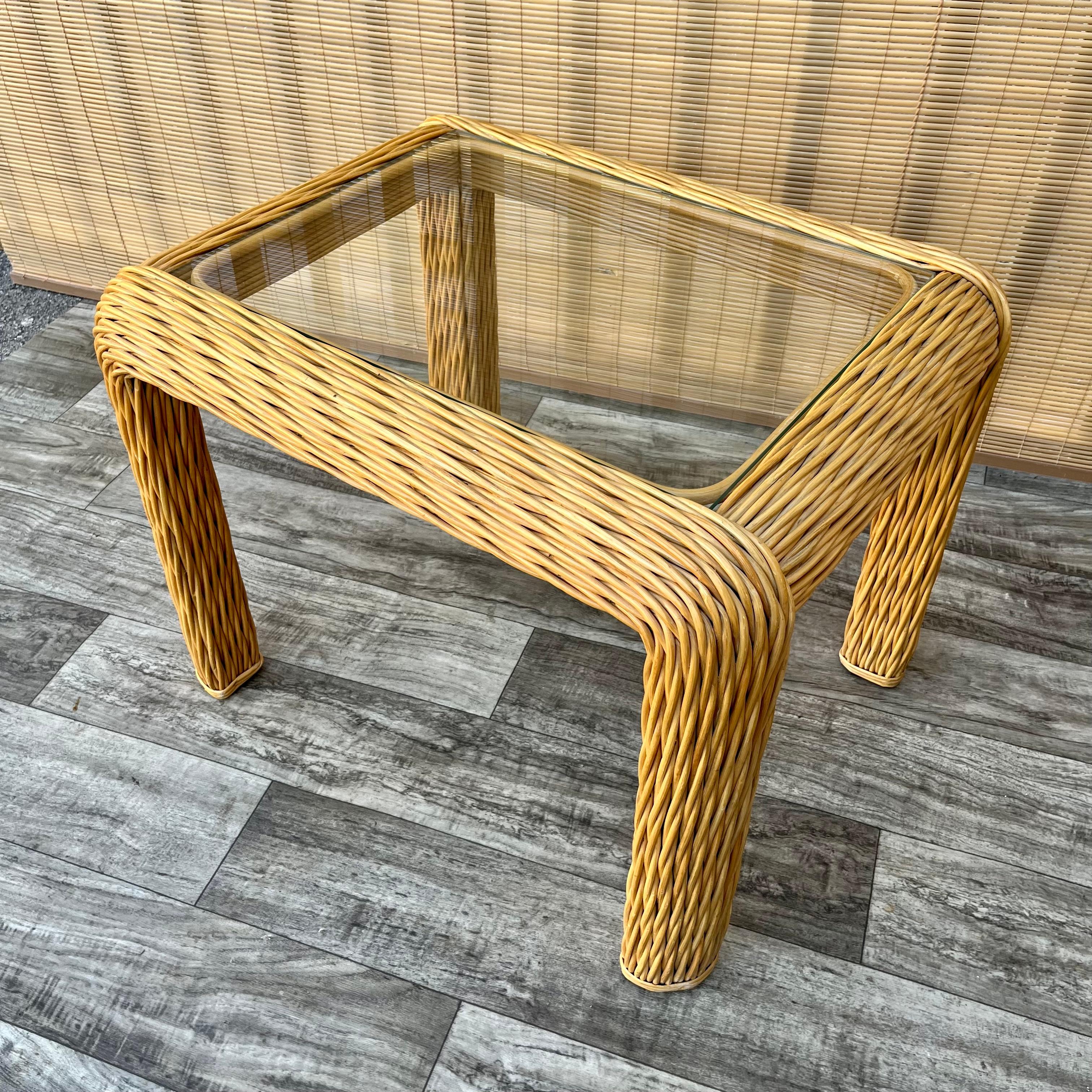 1980s Coastal Style Braided Pencil Reed Rattan Side Table For Sale 13