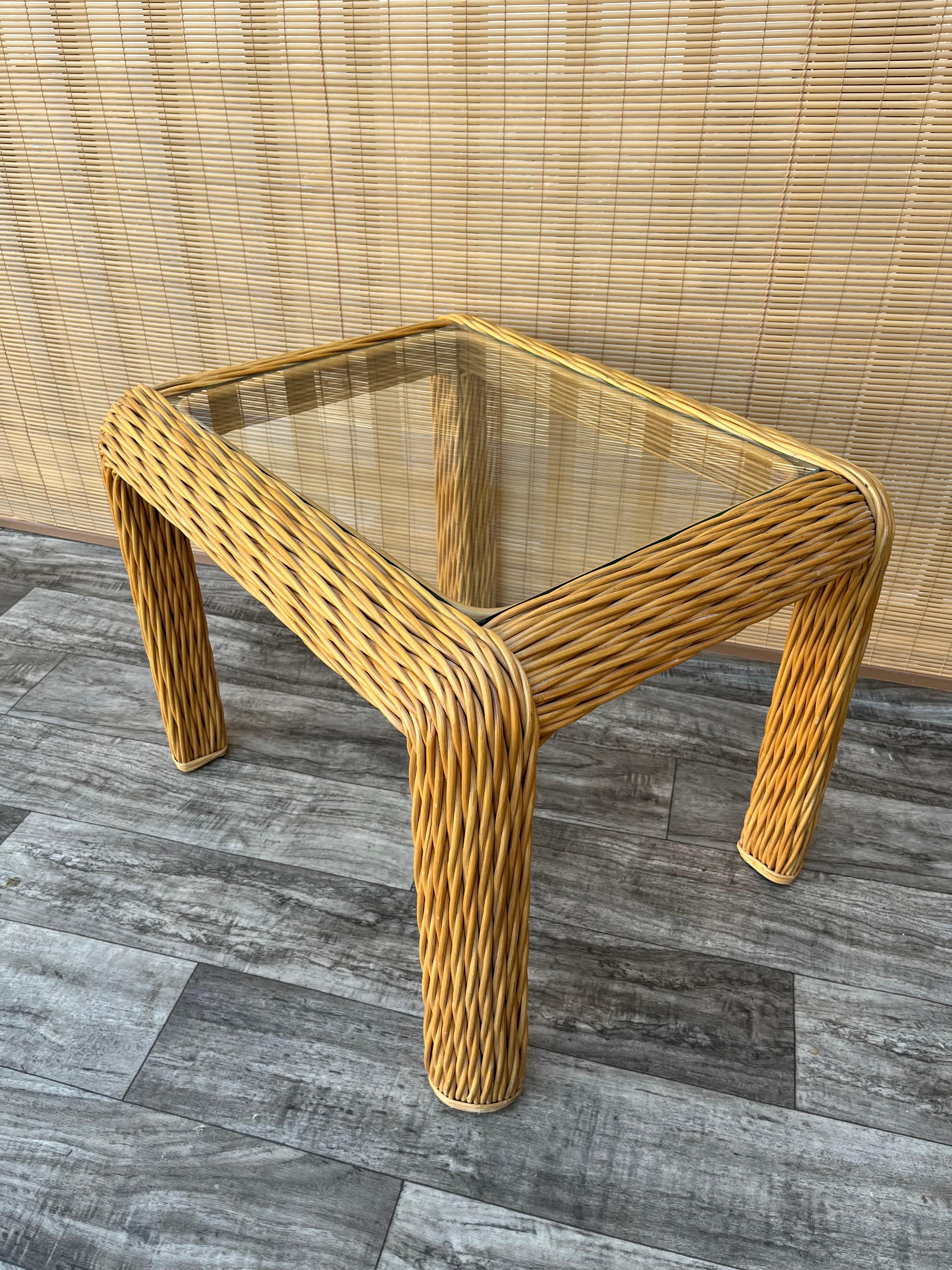 Unknown 1980s Coastal Style Braided Pencil Reed Rattan Side Table For Sale