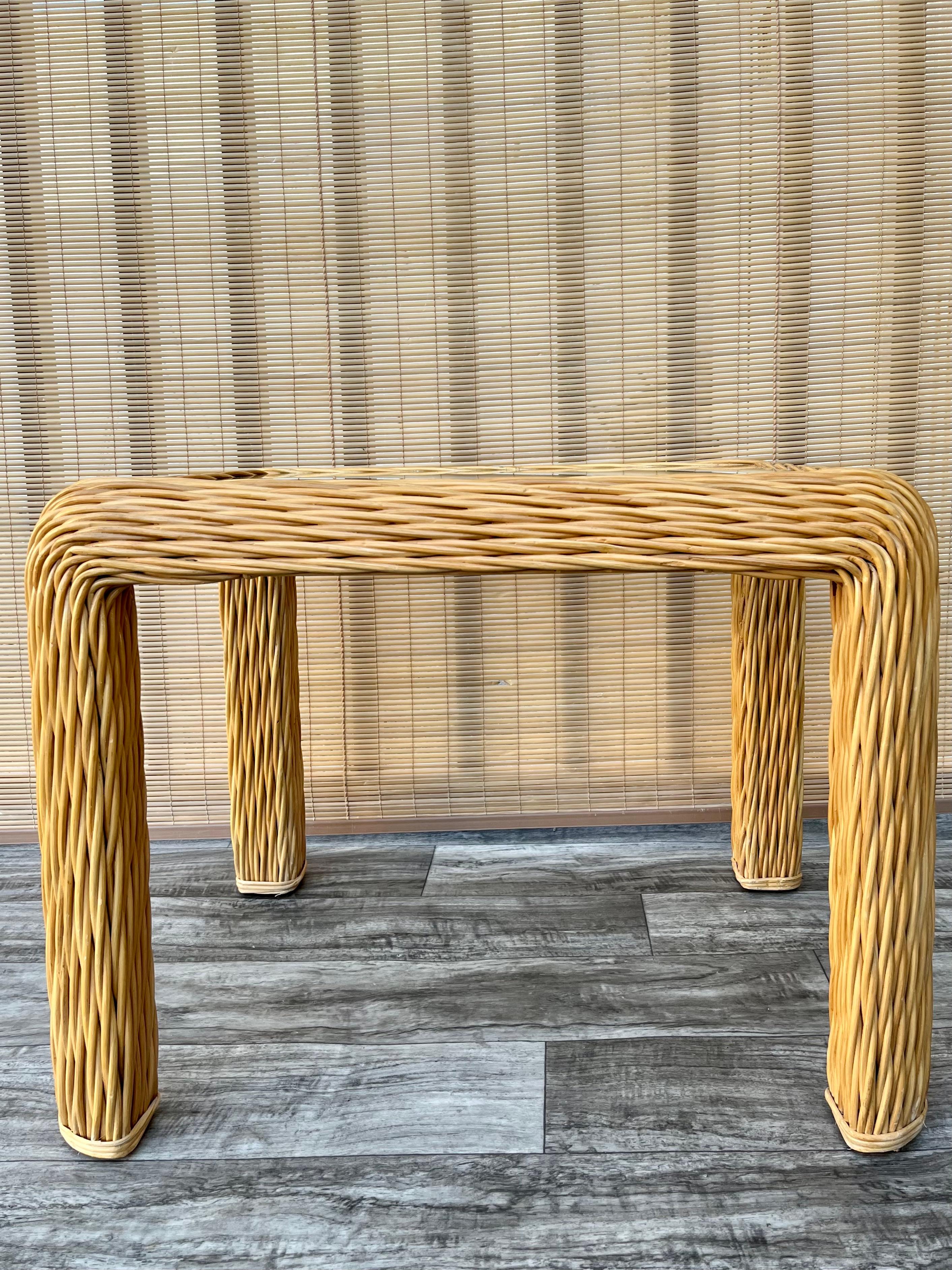 Late 20th Century 1980s Coastal Style Braided Pencil Reed Rattan Side Table For Sale
